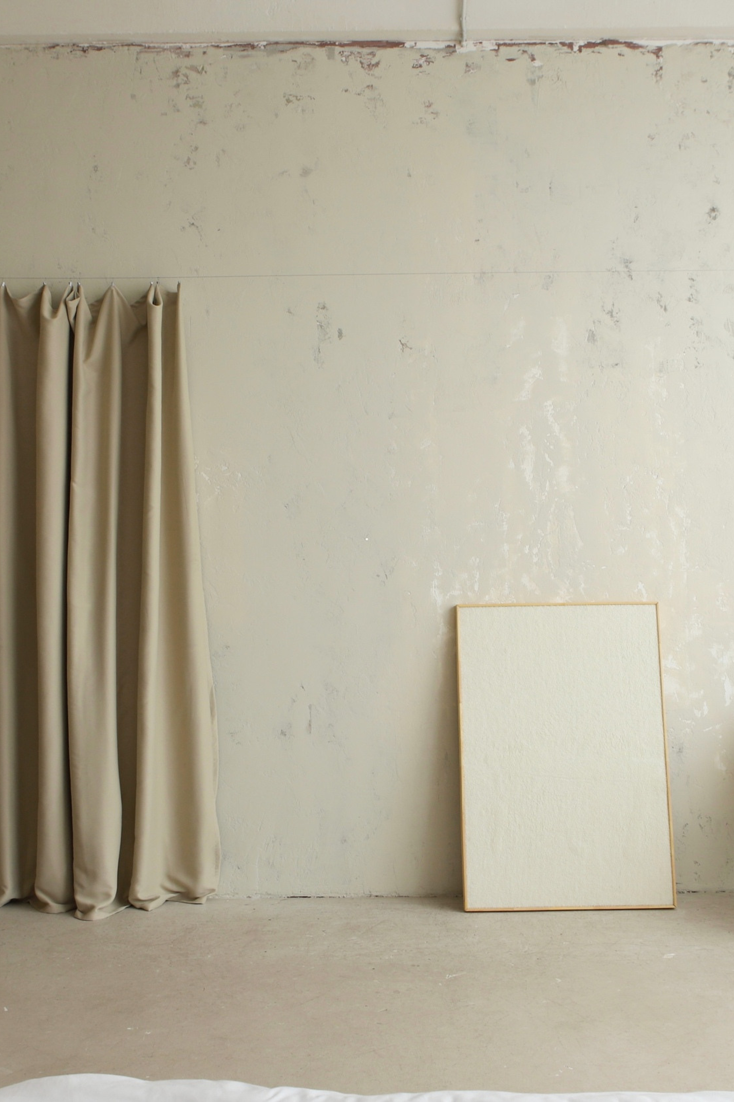 Студия GDEFOTKI — зал Прошел год для предм. съемки С.-Пб|Sale Easy