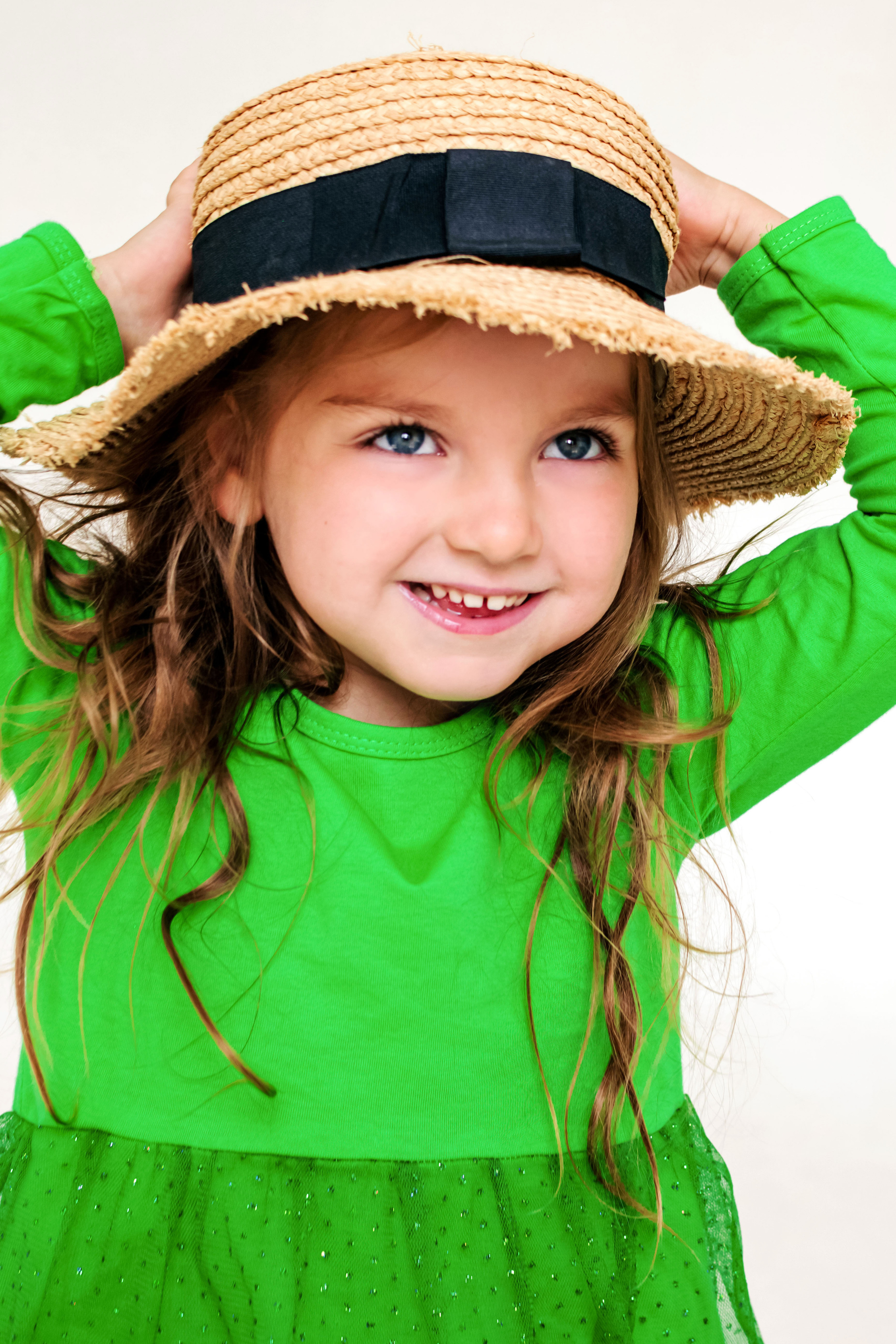 Модель девочка для предметной съемки  Мила Сочи| Sale Easy