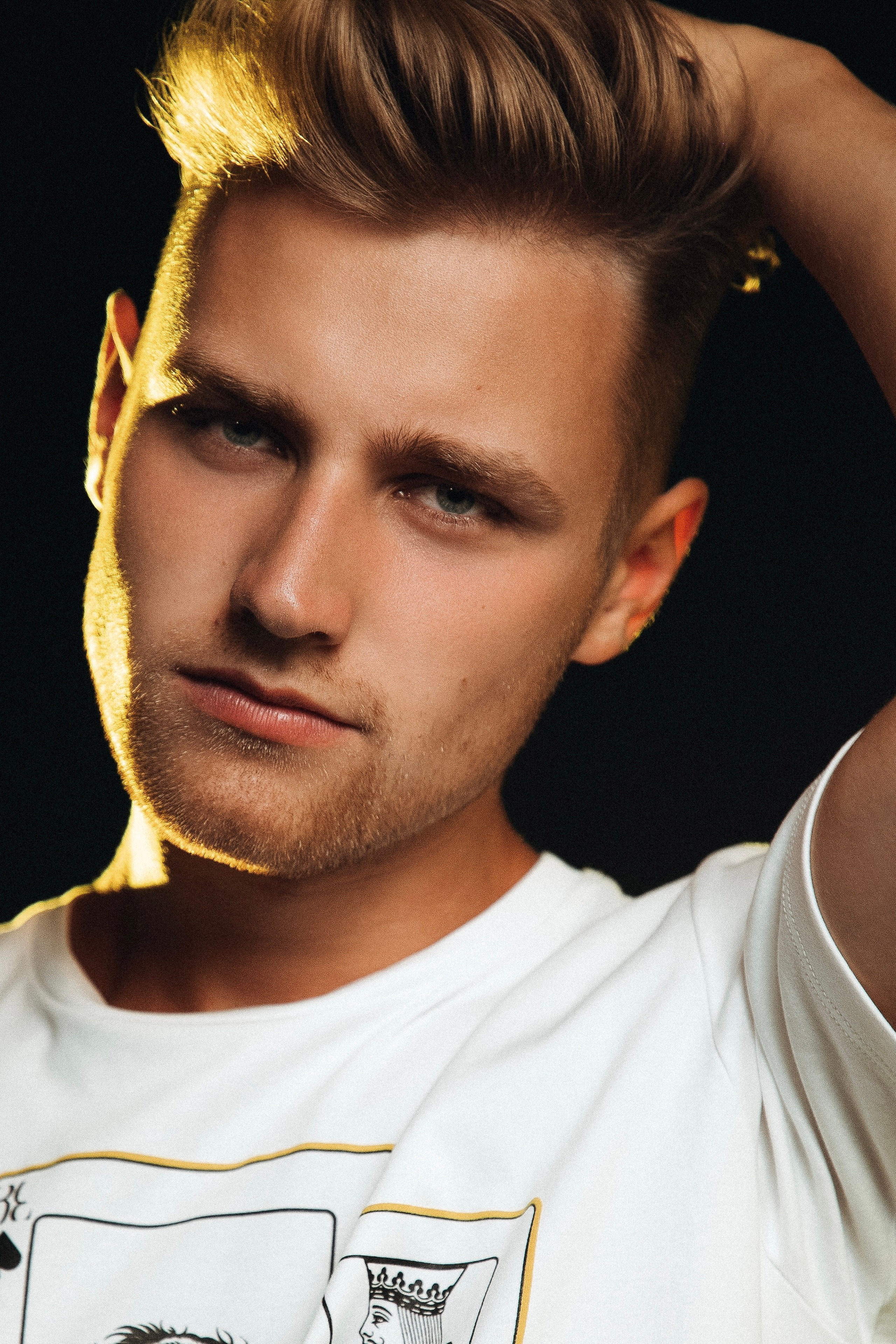 Модель для предметной съемки Игорь А Н.Новгород | Sale Easy