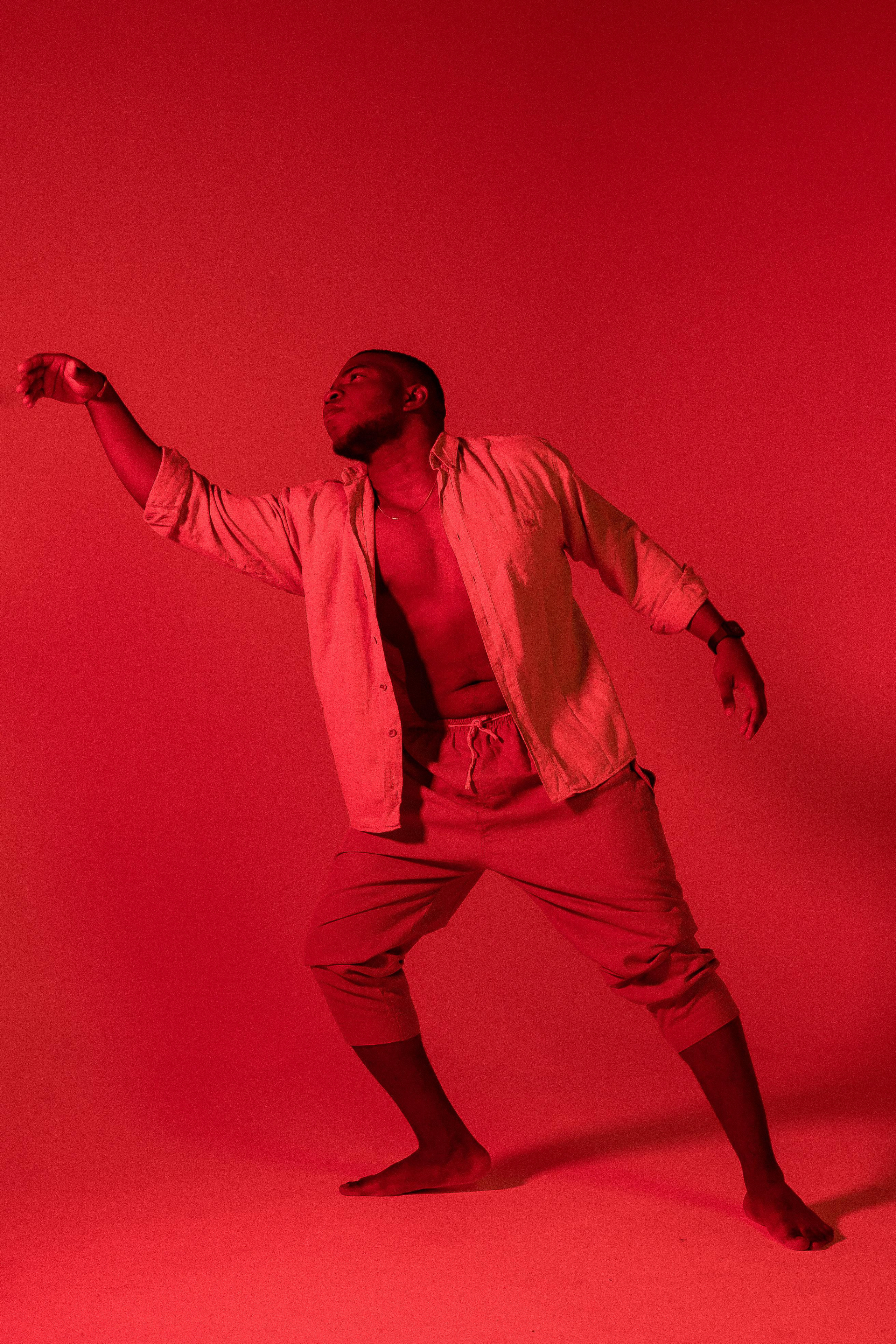 Модель для предметной съемки Нджебайи Ален Даниэль Москва | Sale Easy