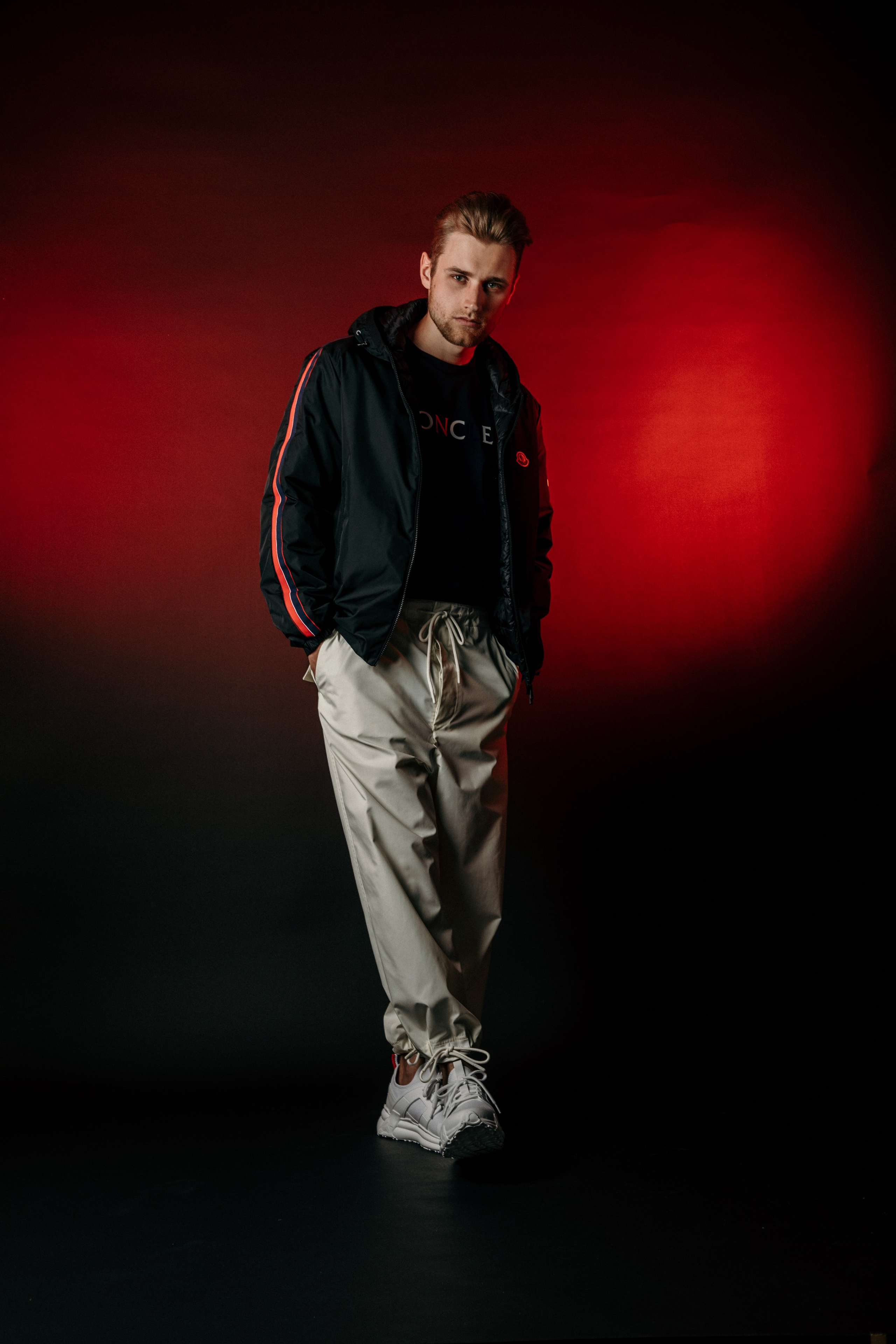 Модель для предметной съемки Игорь А Н.Новгород | Sale Easy