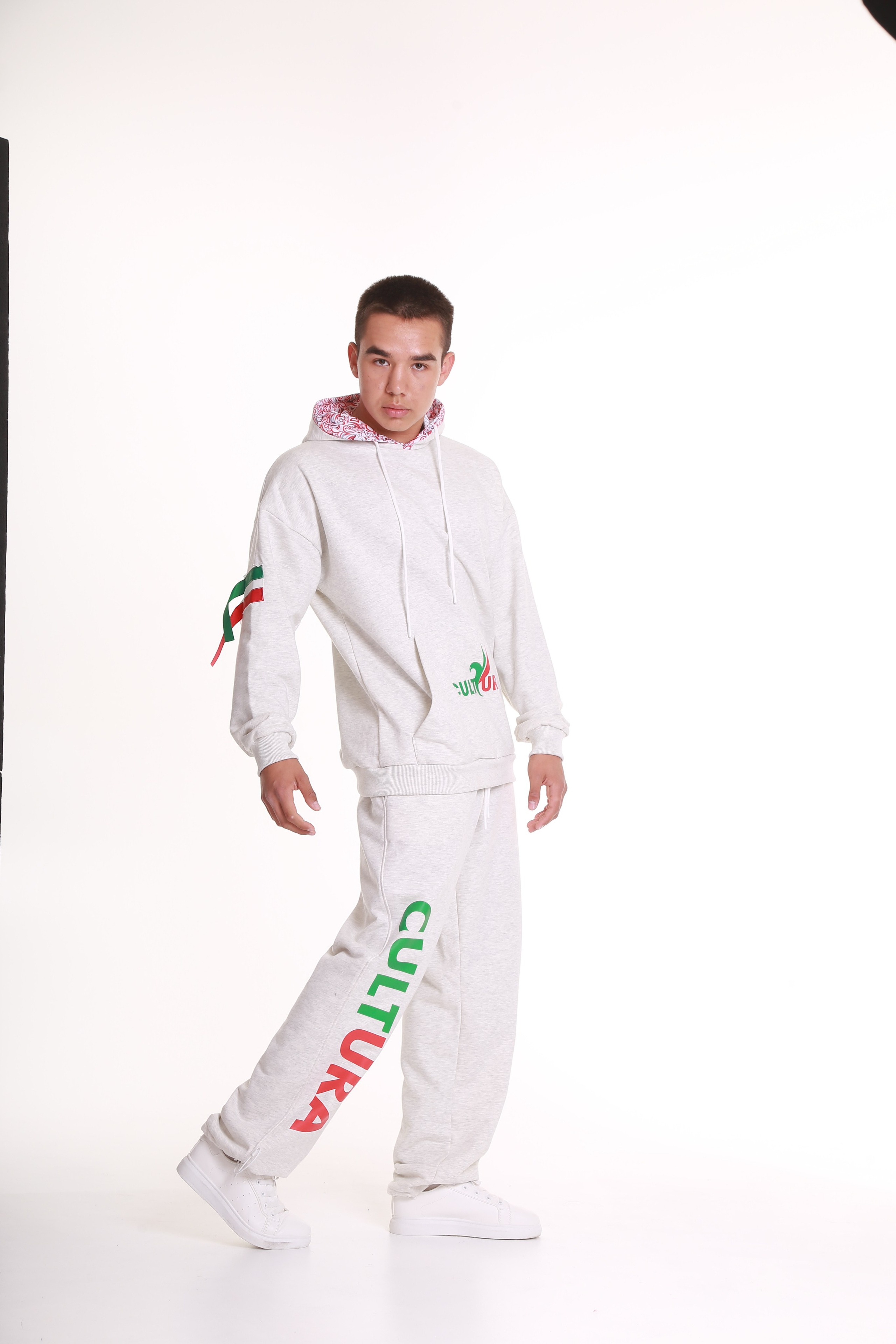 Модель для предметной съемки Булат Казань| Sale Easy