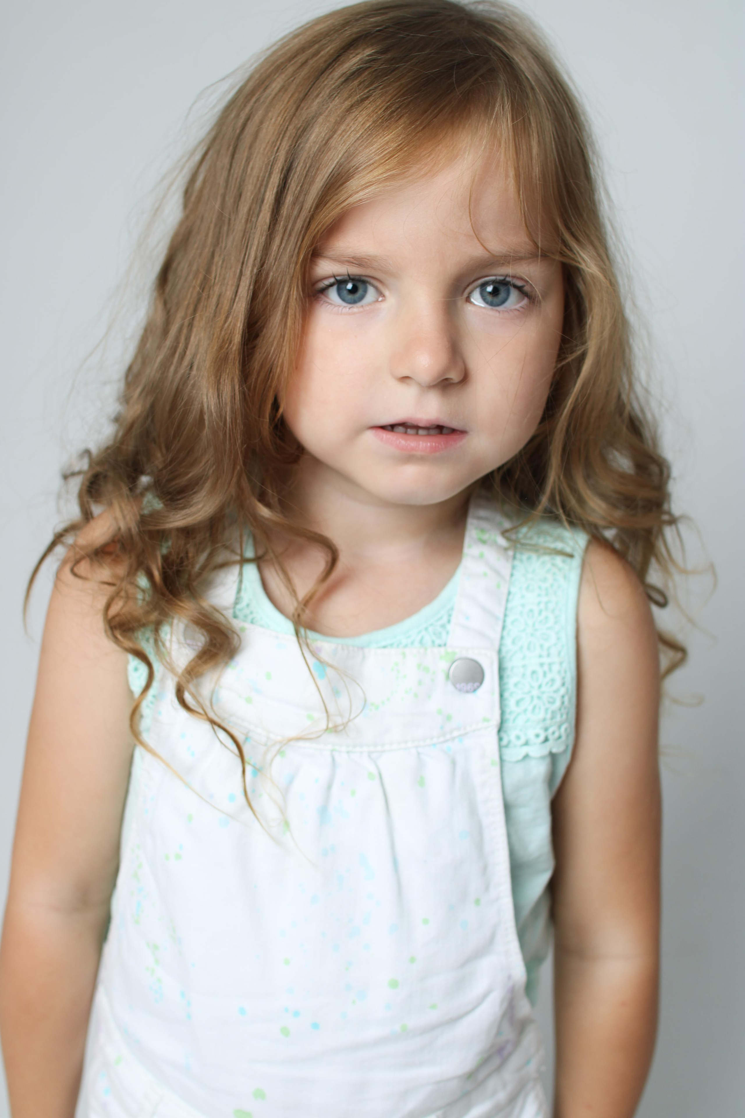 Модели дети для предметной съемки Мила А. Москва | Sale Easy