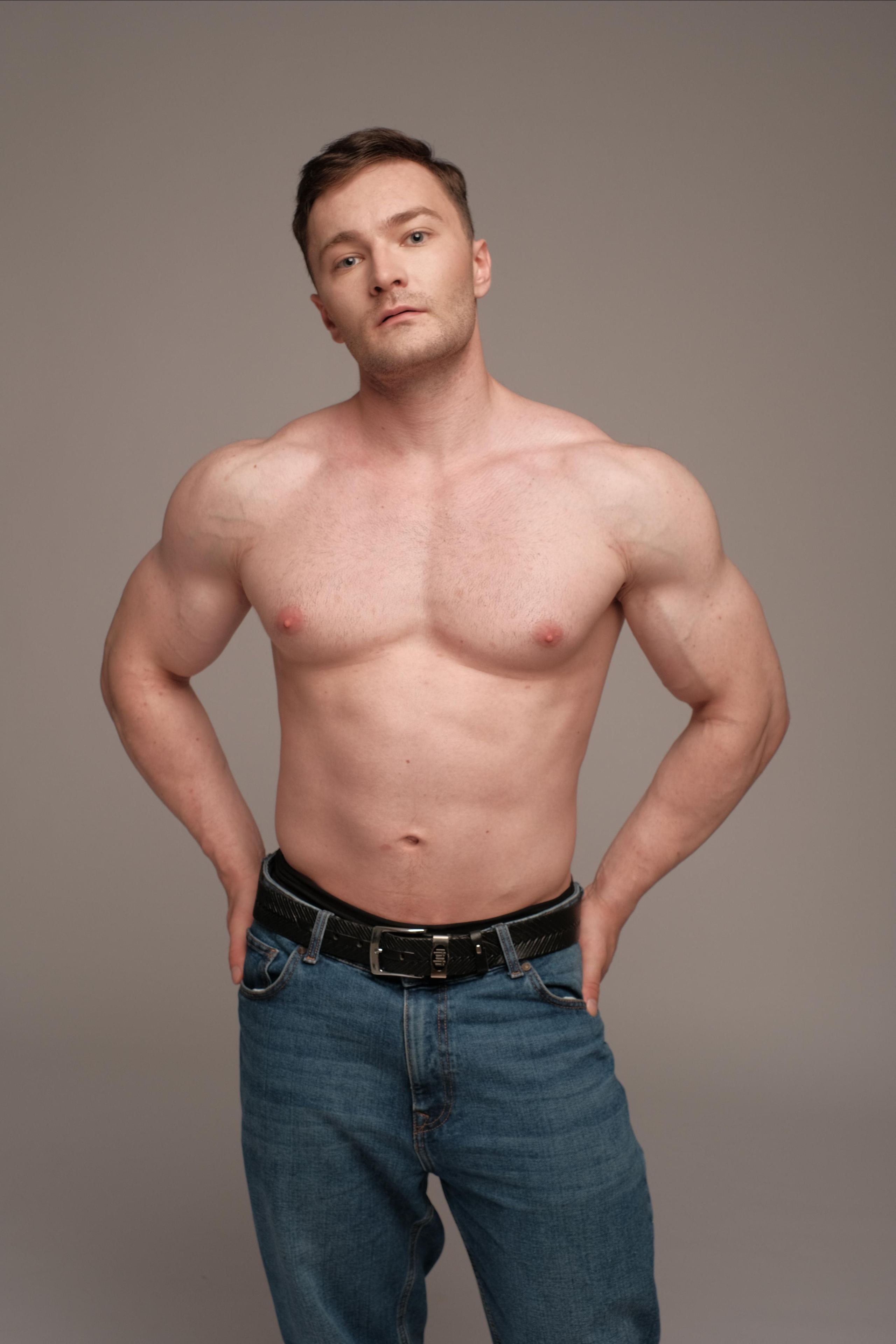 Модель для предметной съемки Роман А. Москва | Sale Easy