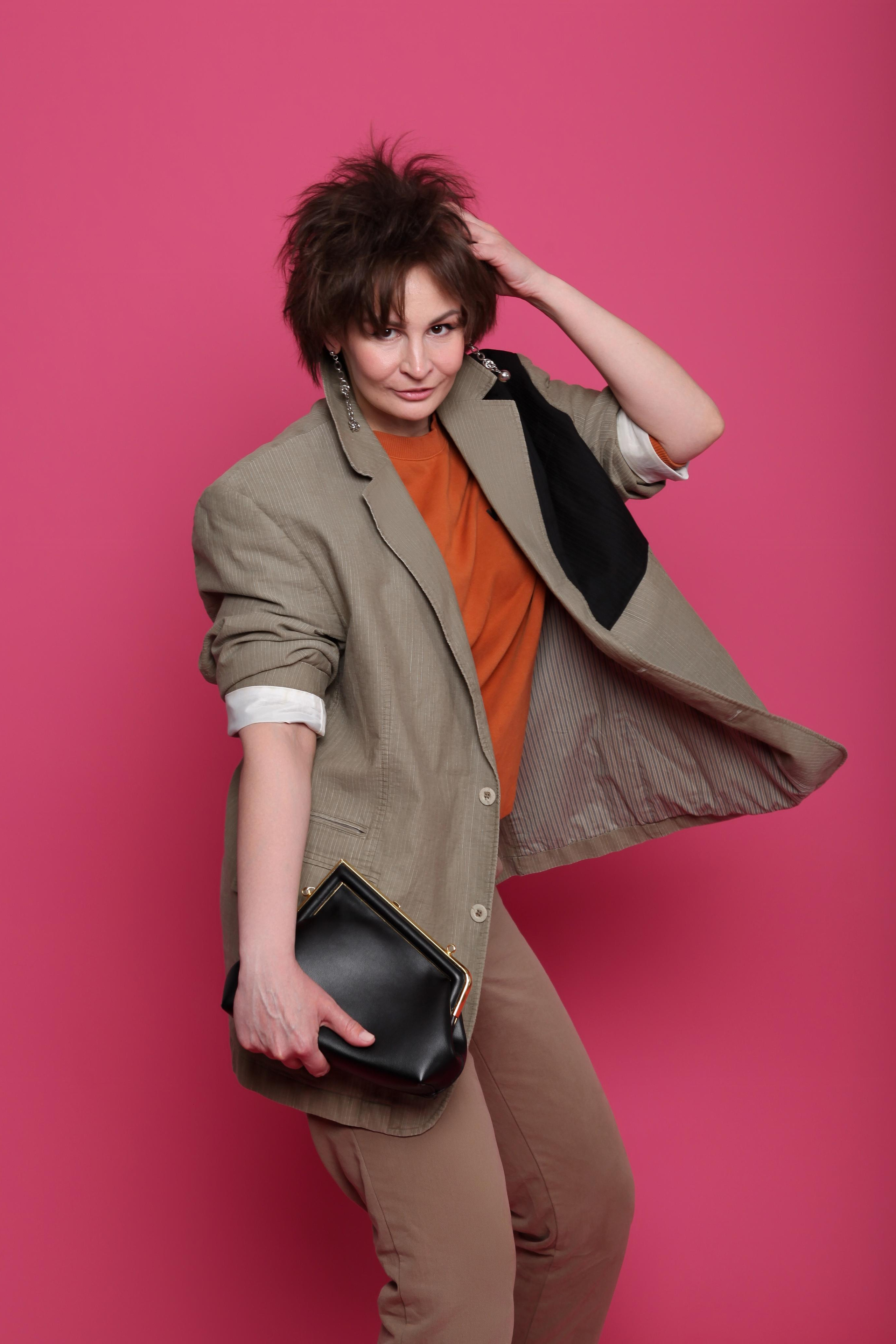 Модель для предметной съемки Вера Новосибирск| Sale Easy