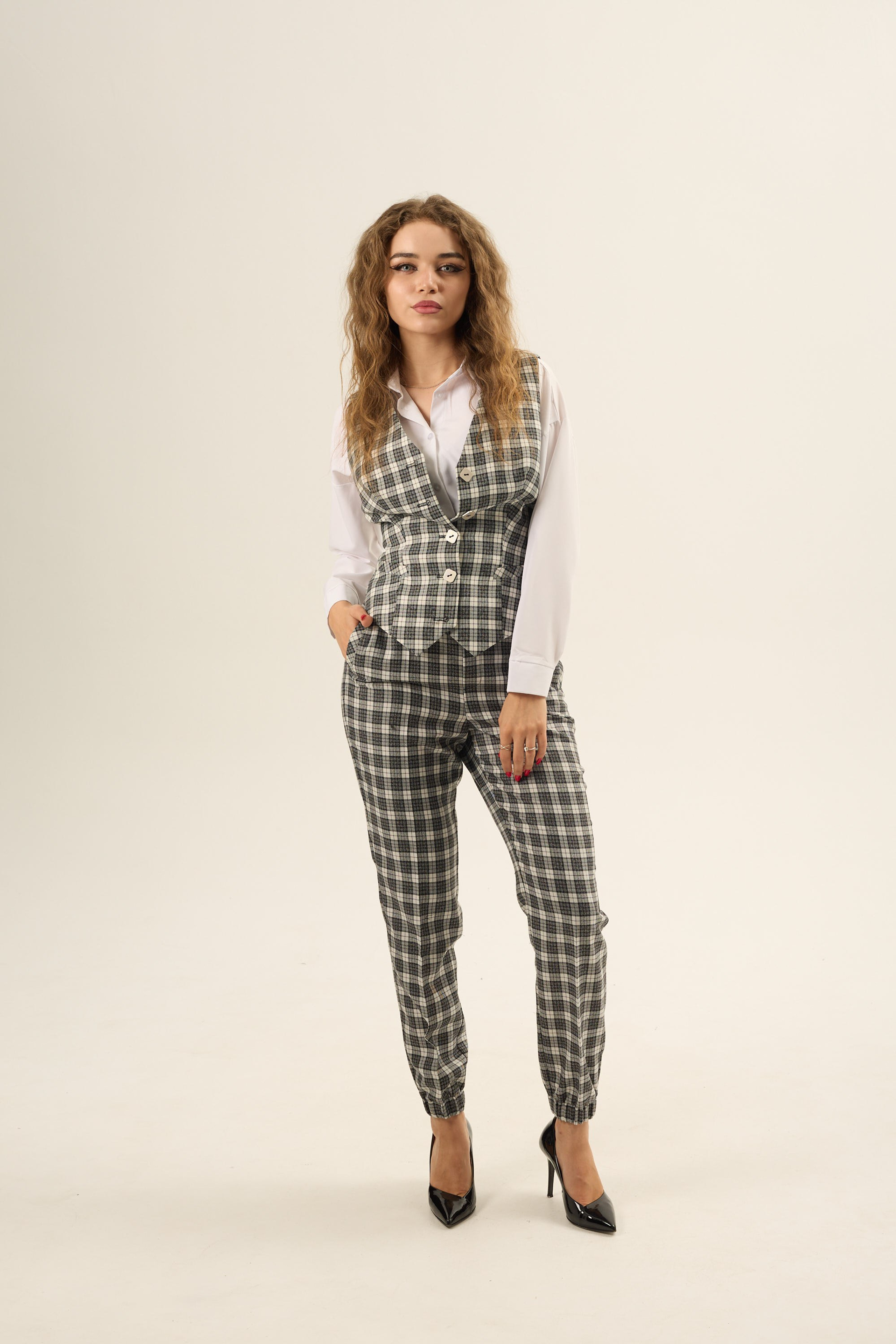 Модель для предметной съемки Карина Ж. Москва| Sale Easy