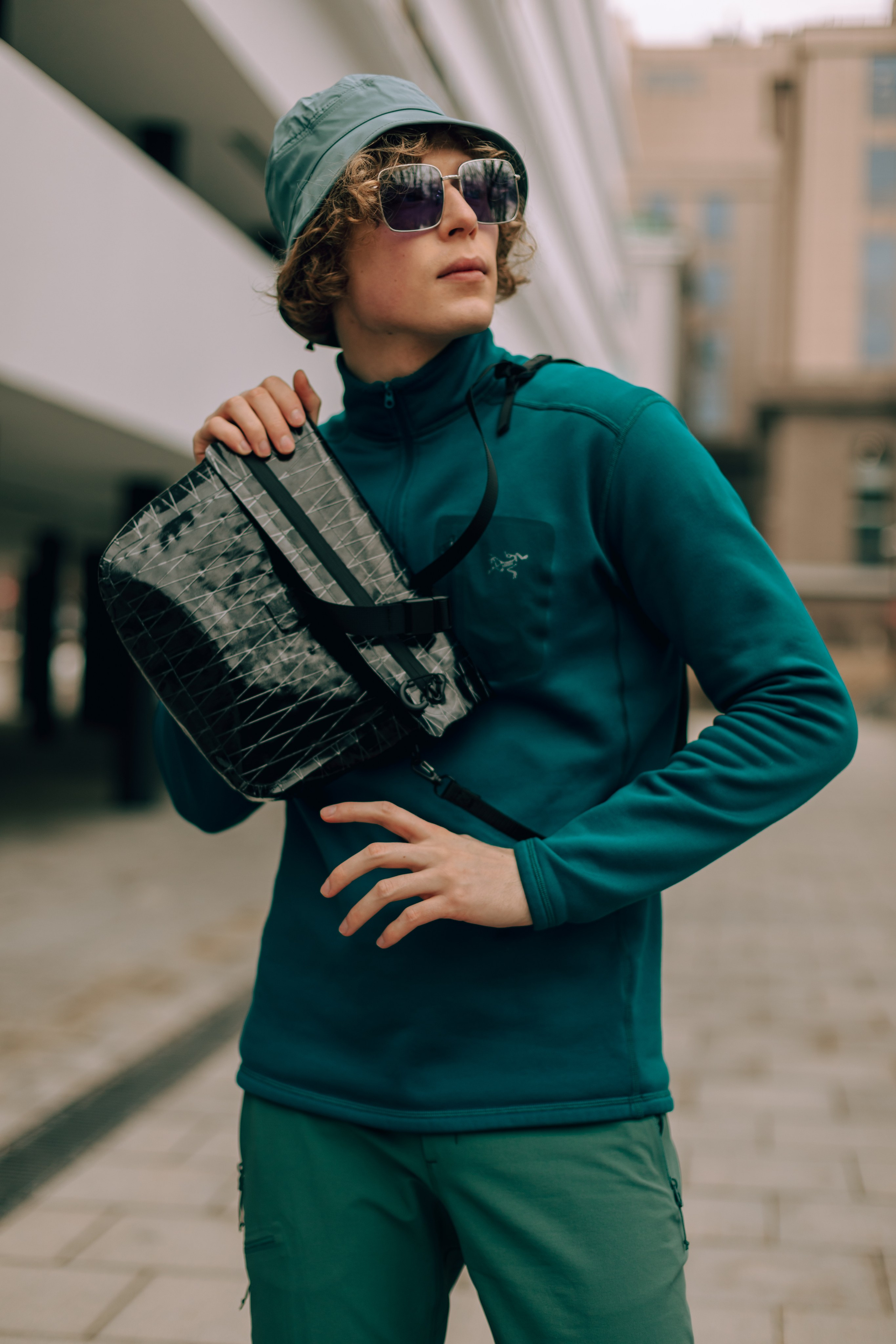 Модель для предметной съемки Арсений Москва | Sale Easy