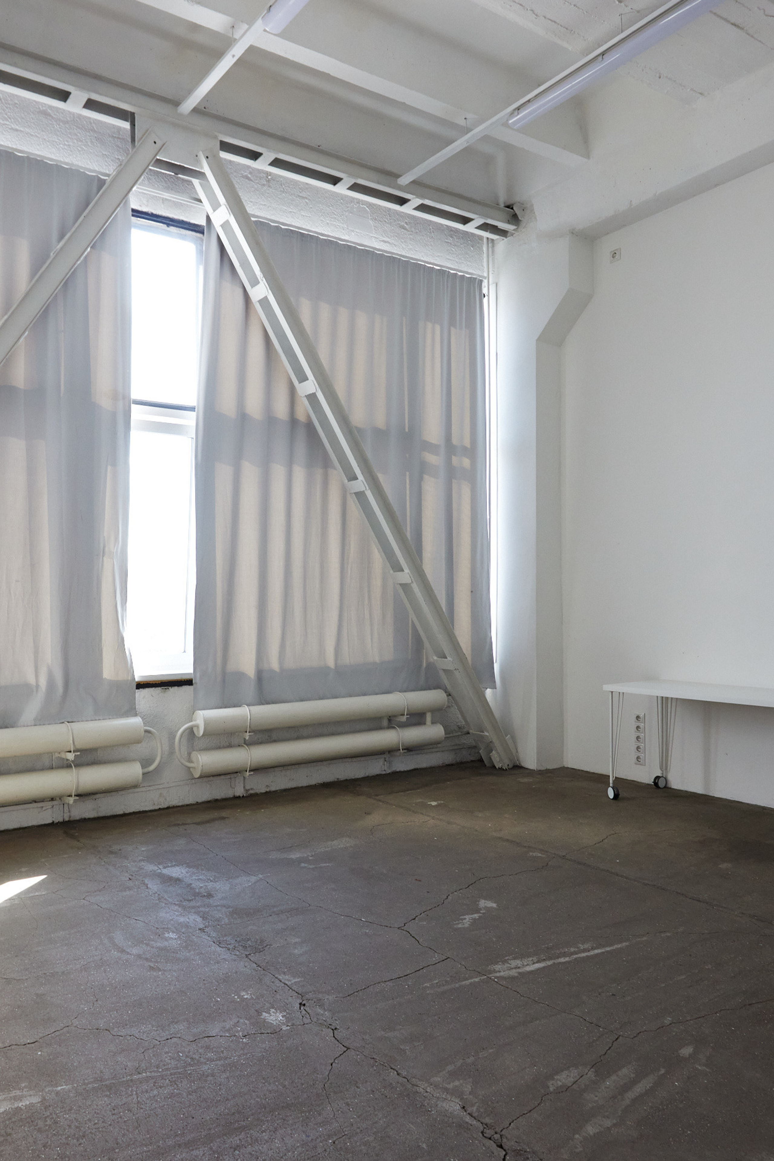 Студия Blank studios Малый для предметной съемки Москва | Sale Easy