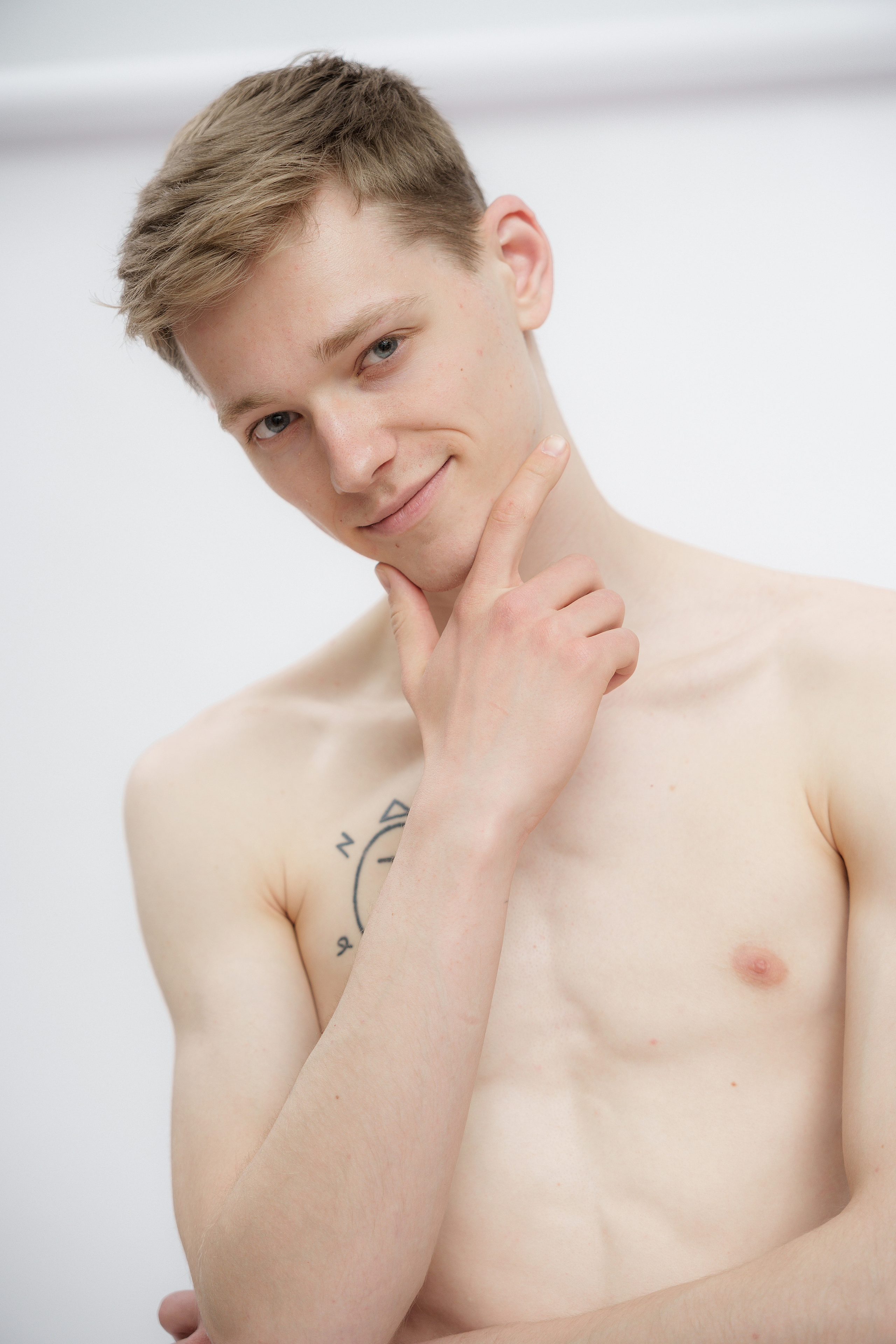 Модель для предметной съемки Павел А. С-Петербург | Sale Easy