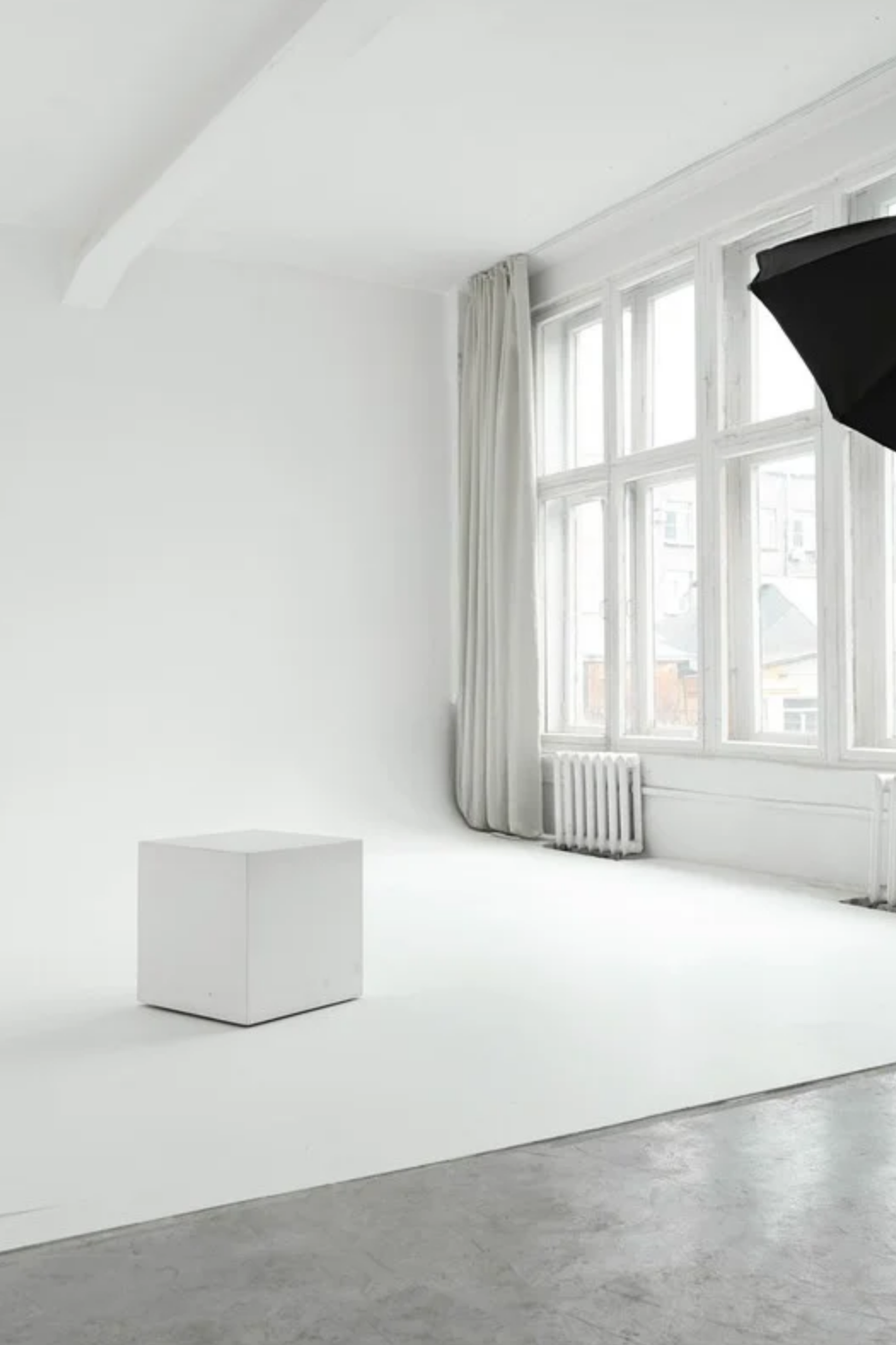 Студия DAILY STUDIO — зал Cream для предм. съемки С.-Пб|Sale Easy