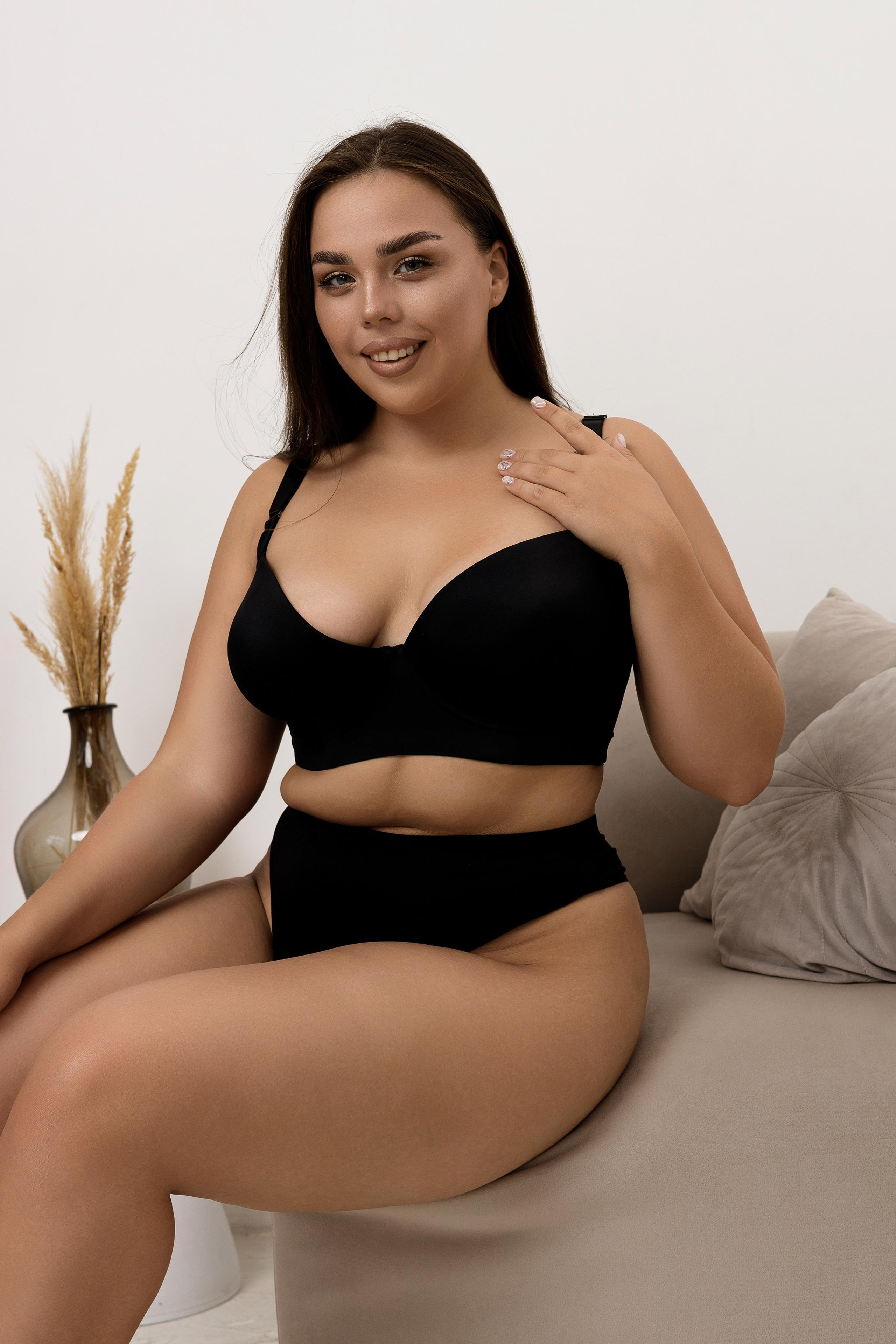 Модель plus size для предметной съемки Полина С-Петербург | Sale Easy