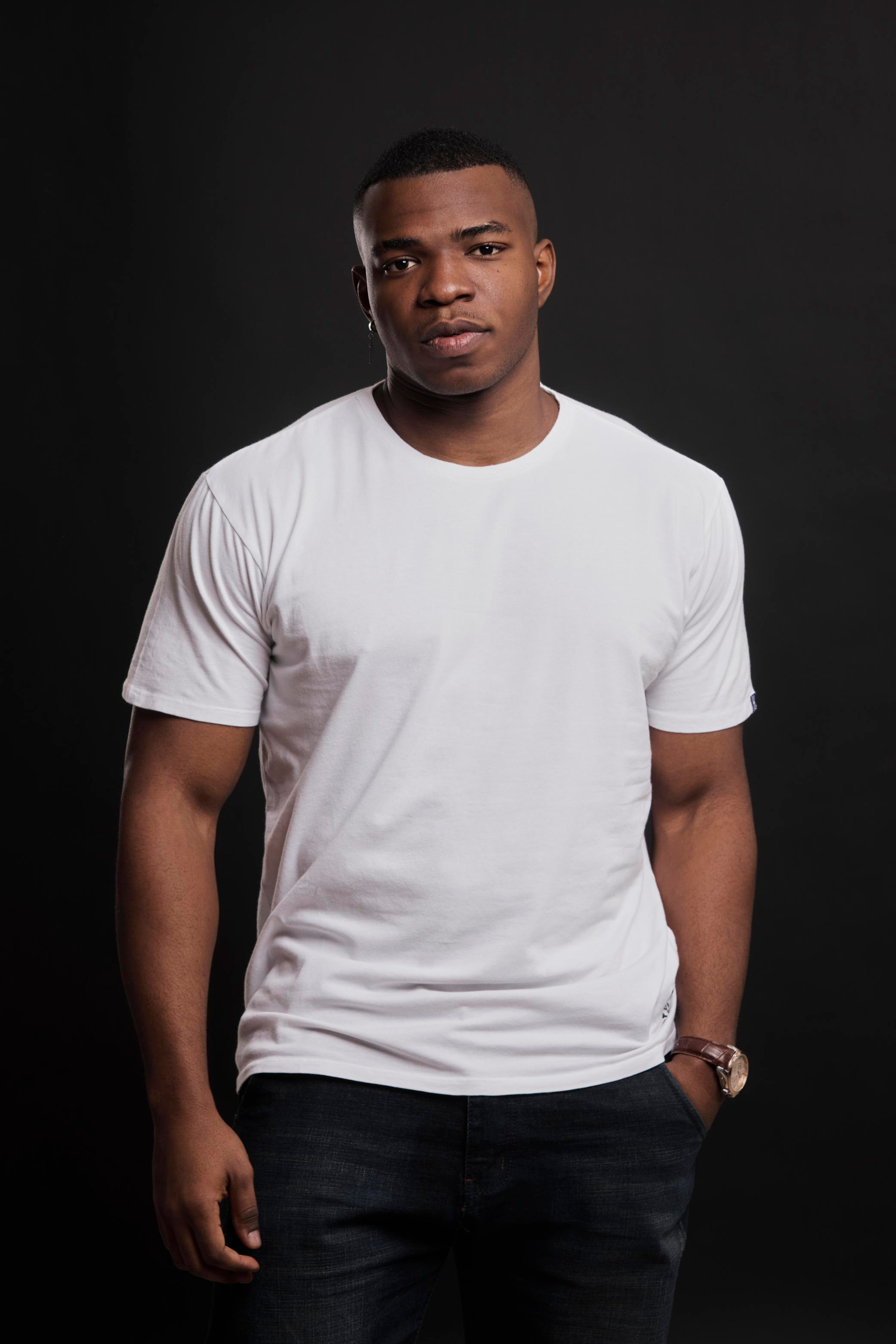 Модель для предметной съемки Нджебайи Ален Даниэль Москва | Sale Easy