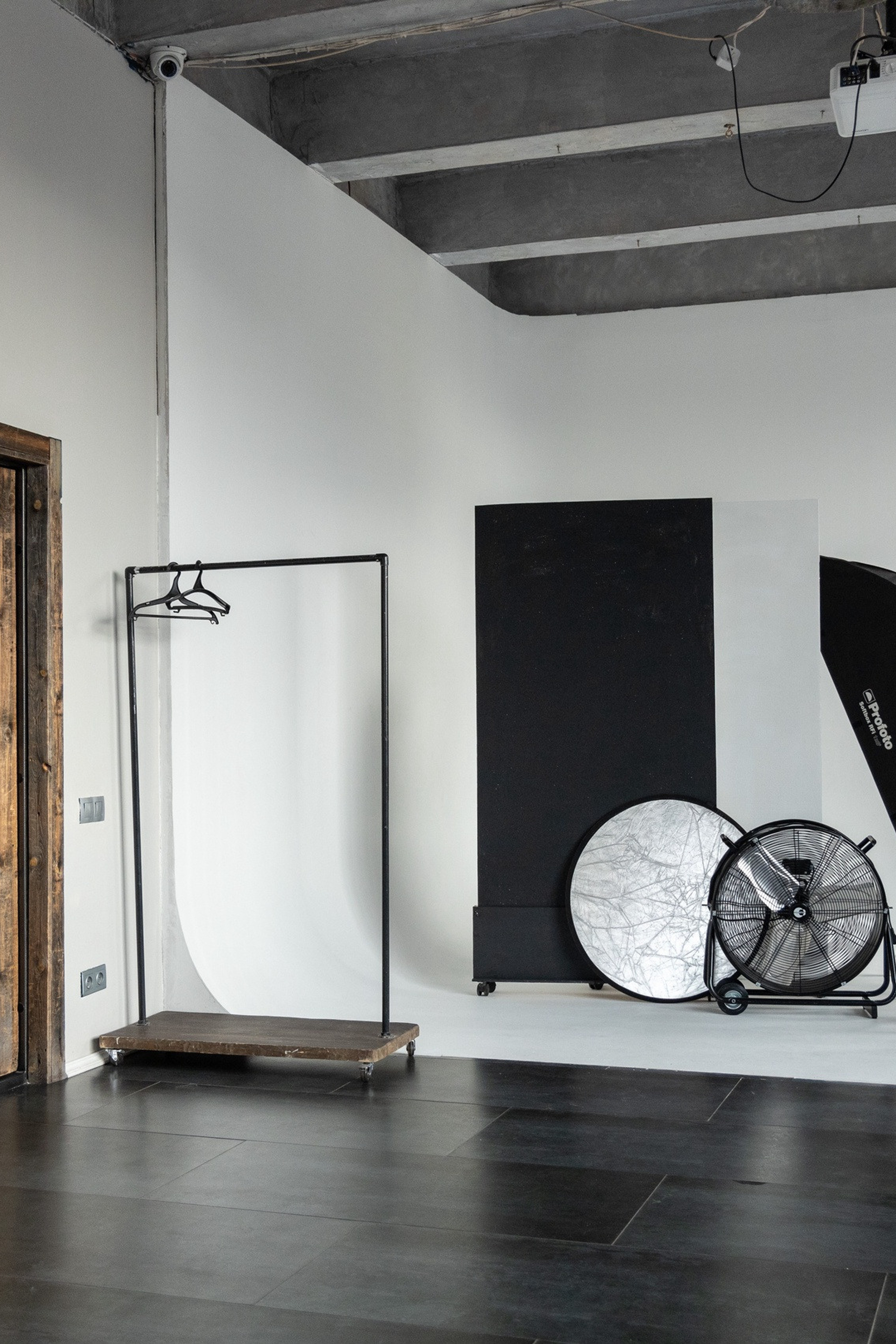 Студия PION&PUDRA Контраст для предметной съемки Красноярск|Sale Easy