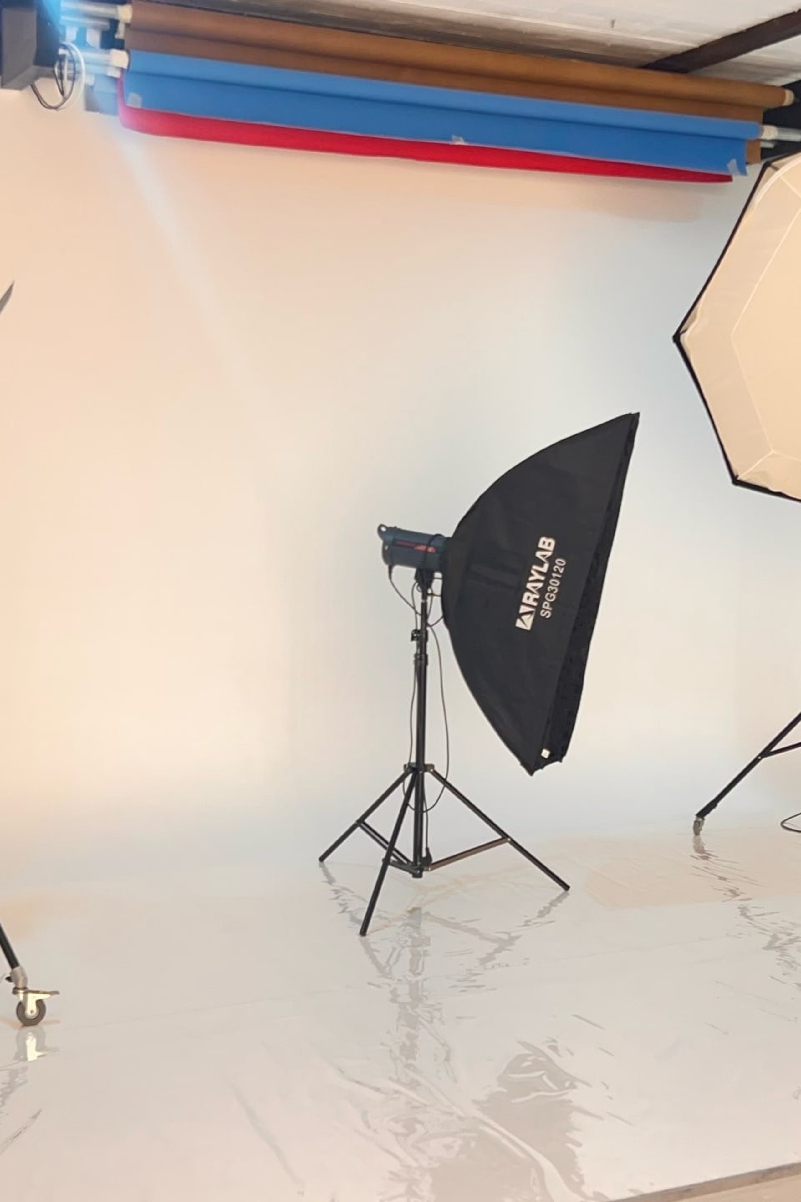 Студия Крылья для предметной съемки Сочи|Sale Easy