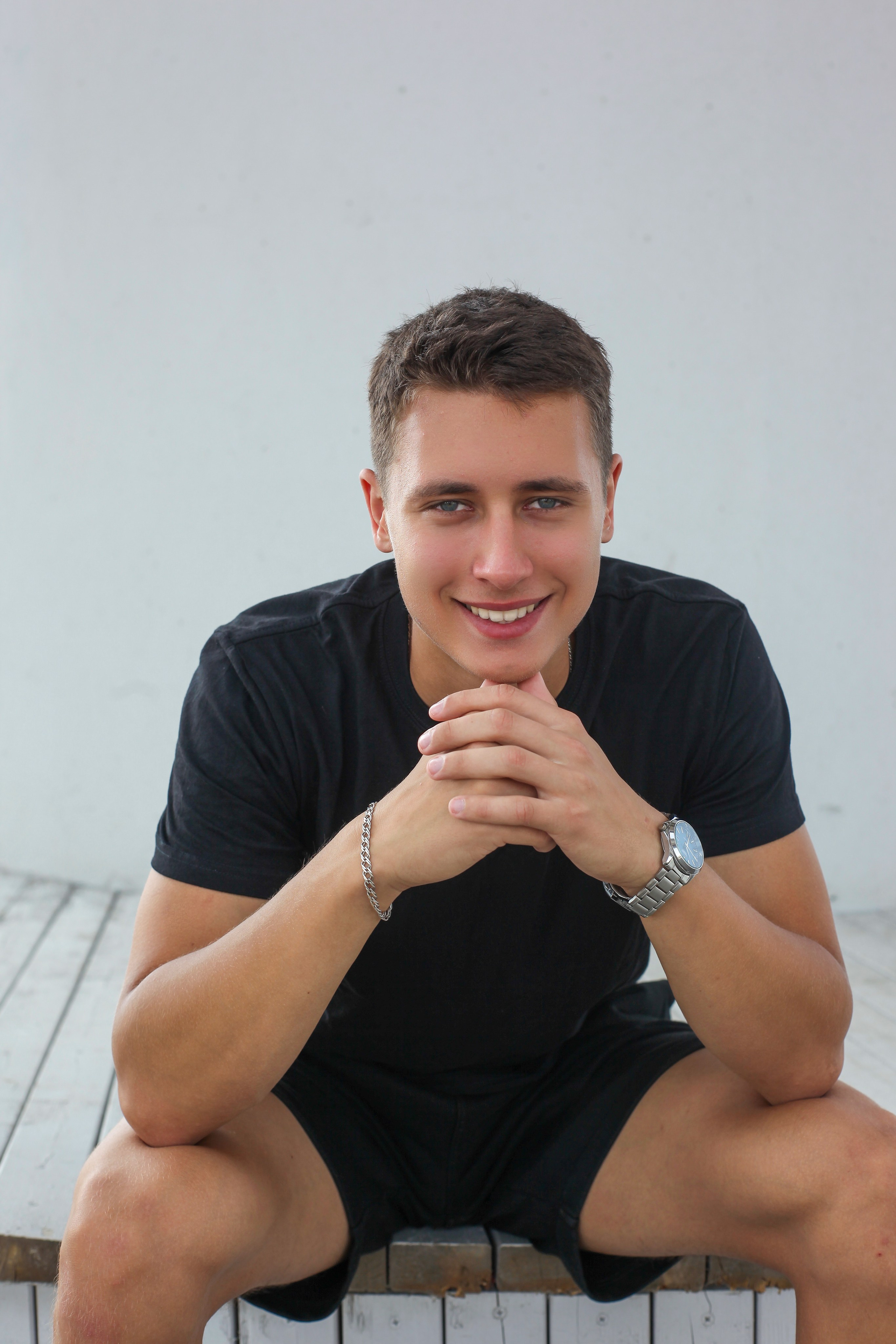 Модель для предметной съемки Эмиль А Казань| Sale Easy