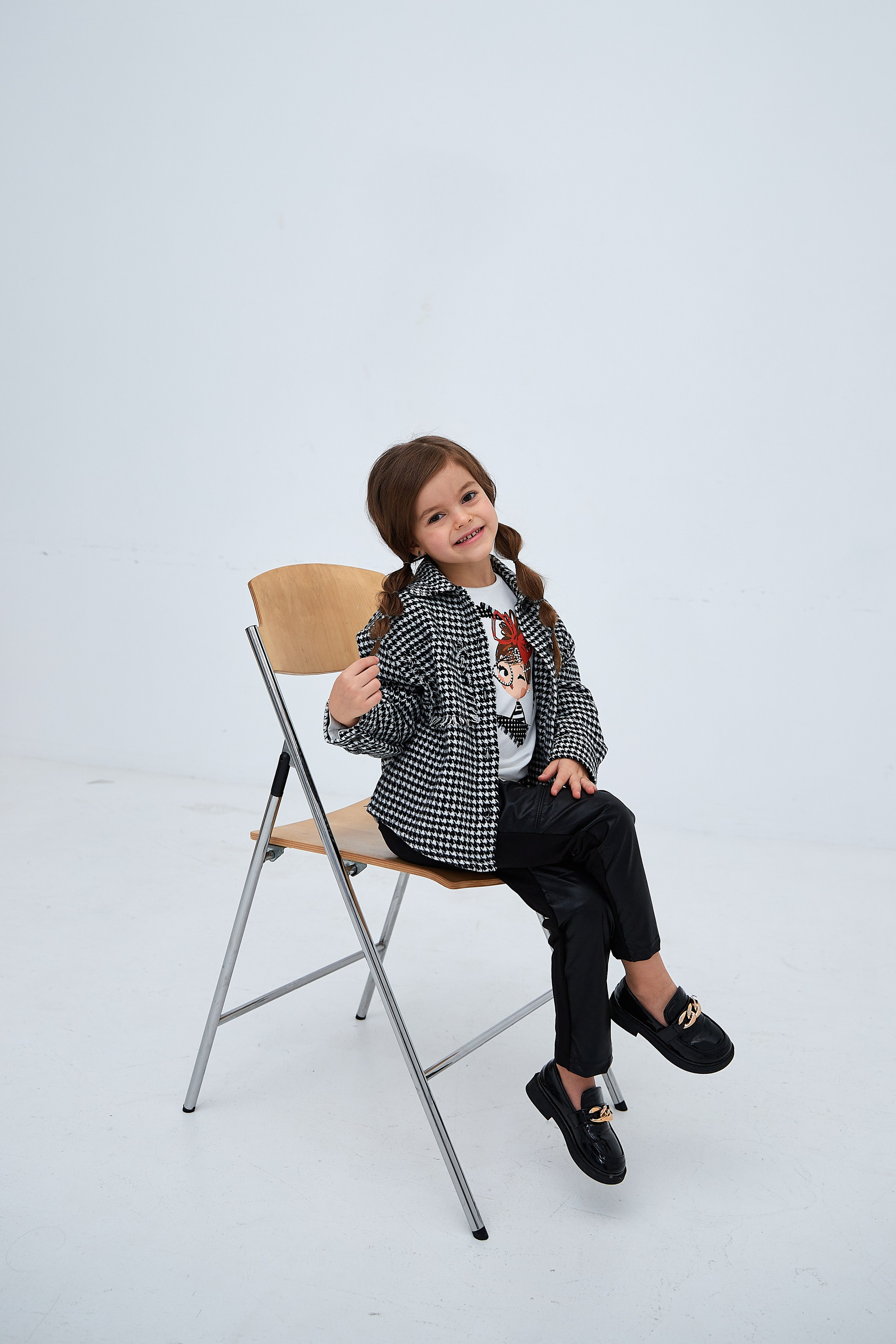 Модель для предметной съемки Милана В. Н.Н.| Sale Easy