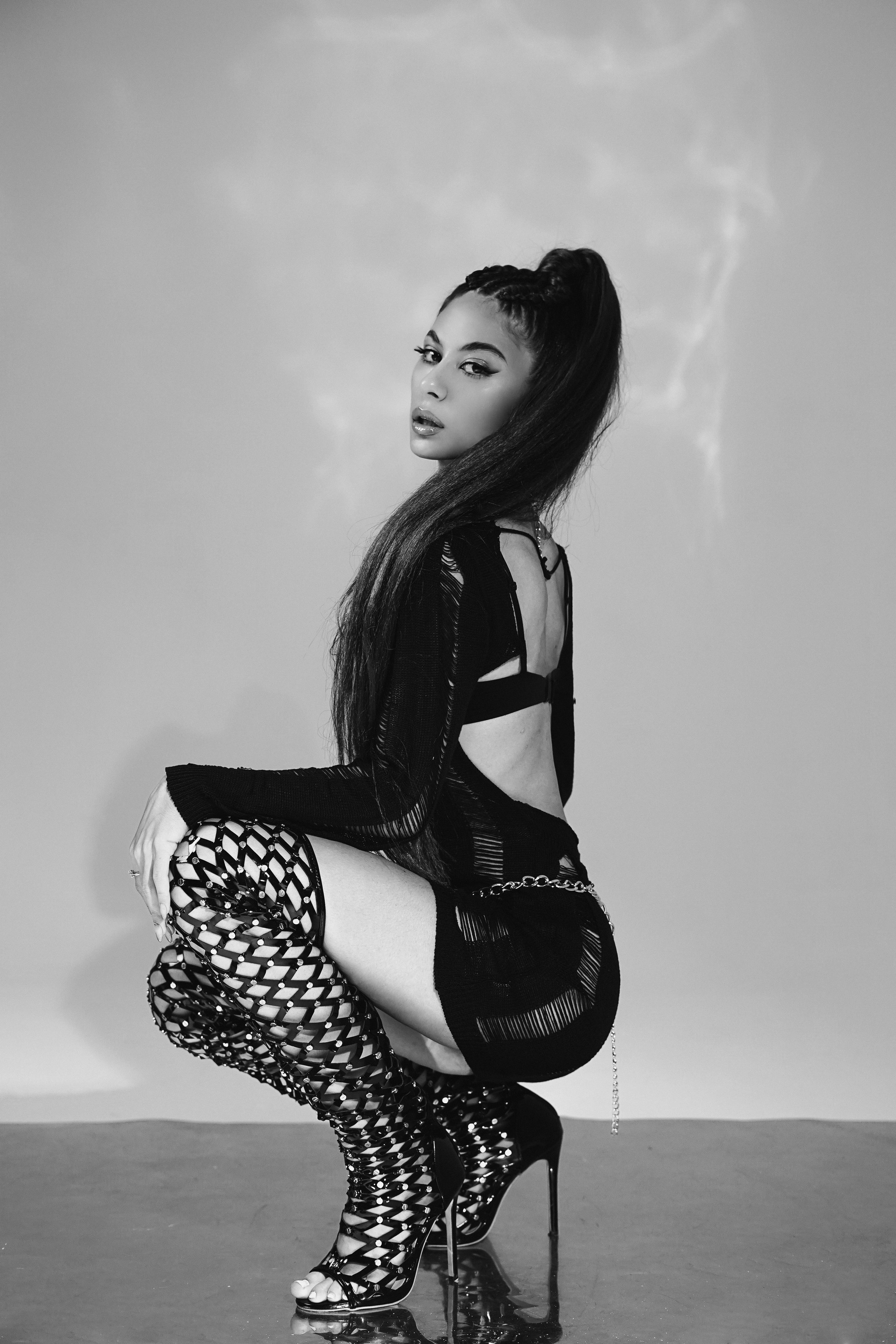 Модель для предметной съемки Эльмира А. Н.Н.| Sale Easy