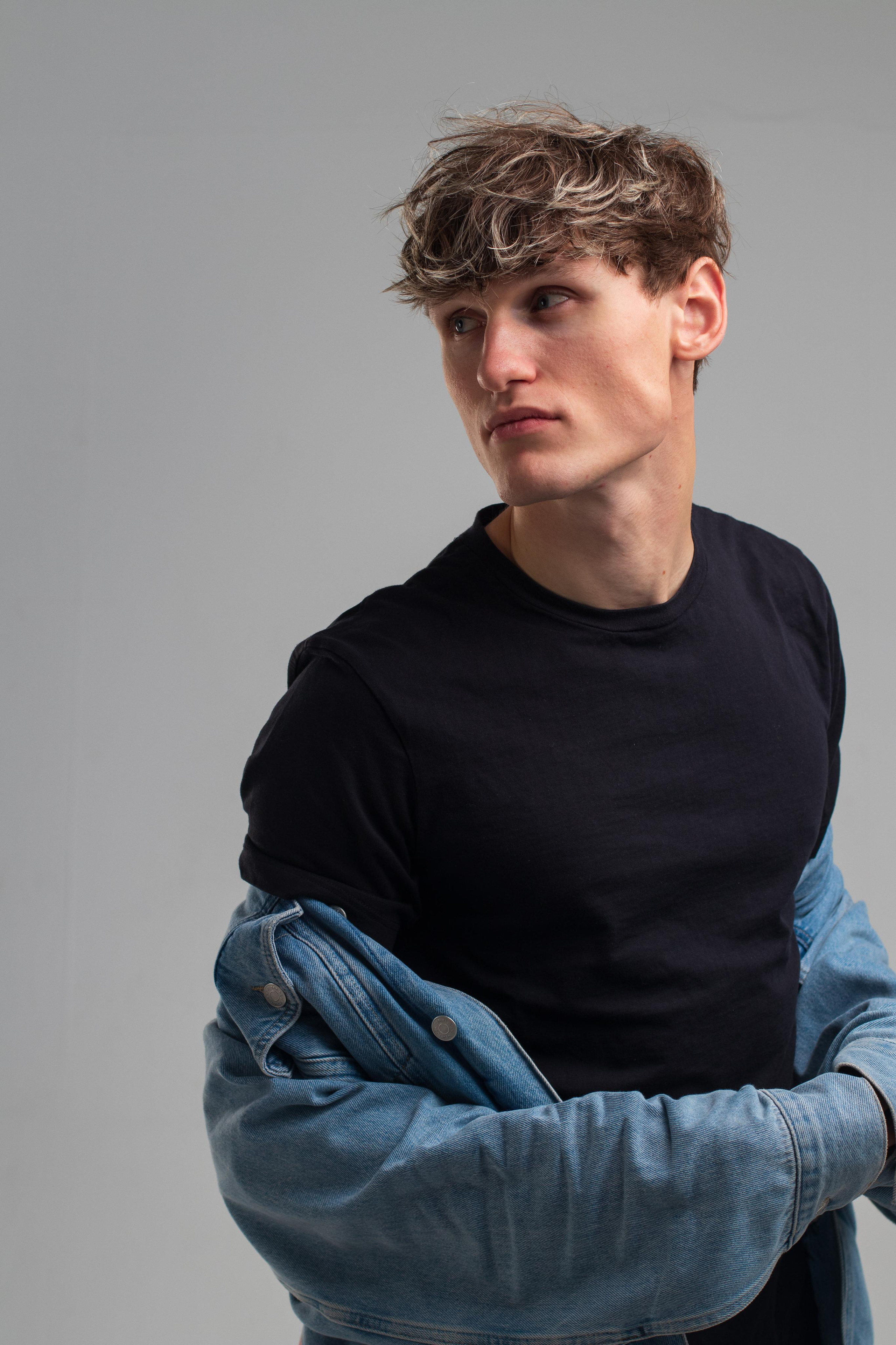 Модель для предметной съемки Илья АА Москва | Sale Easy