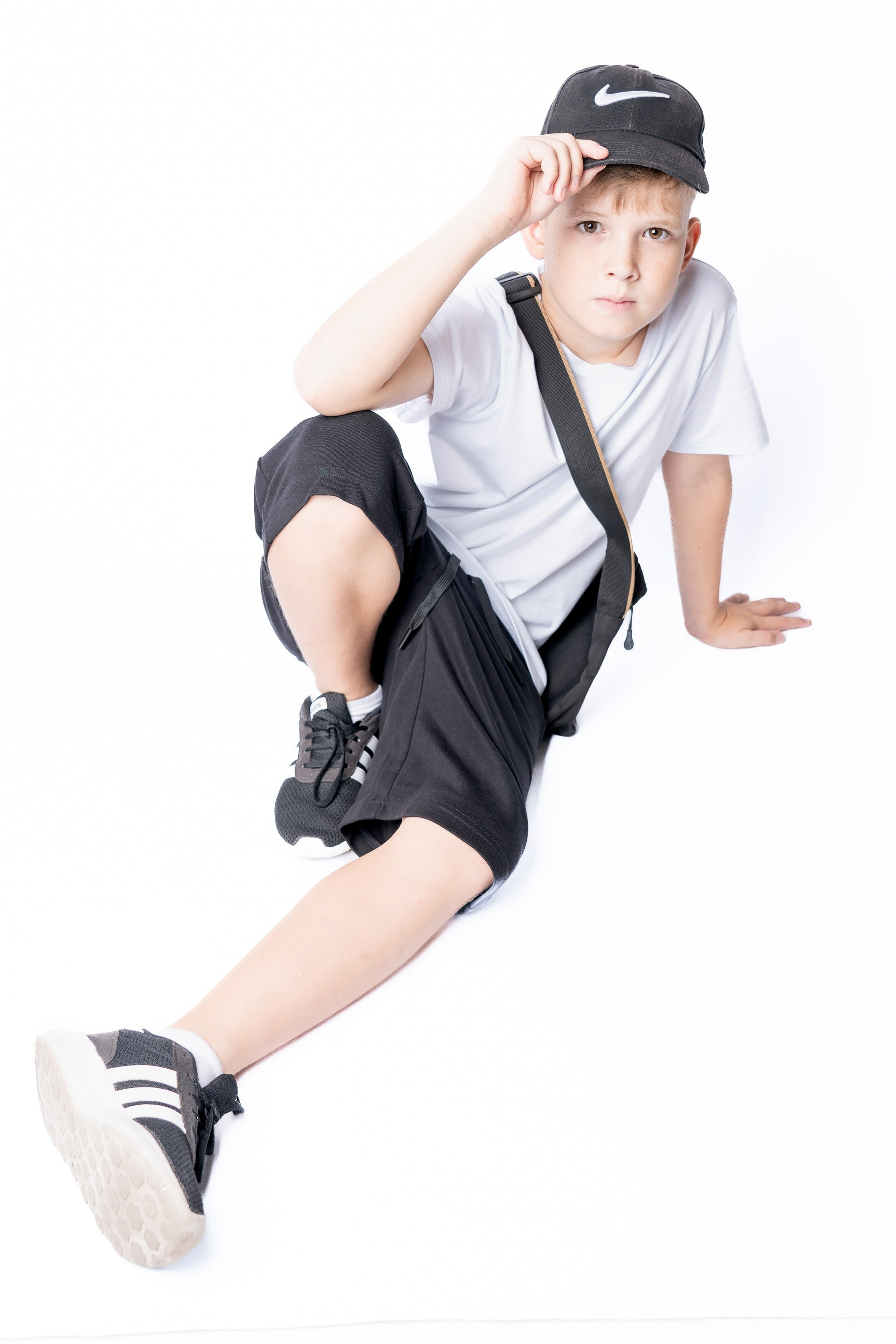 Модель Данис для предметной съемки  в Сочи| Sale Easy