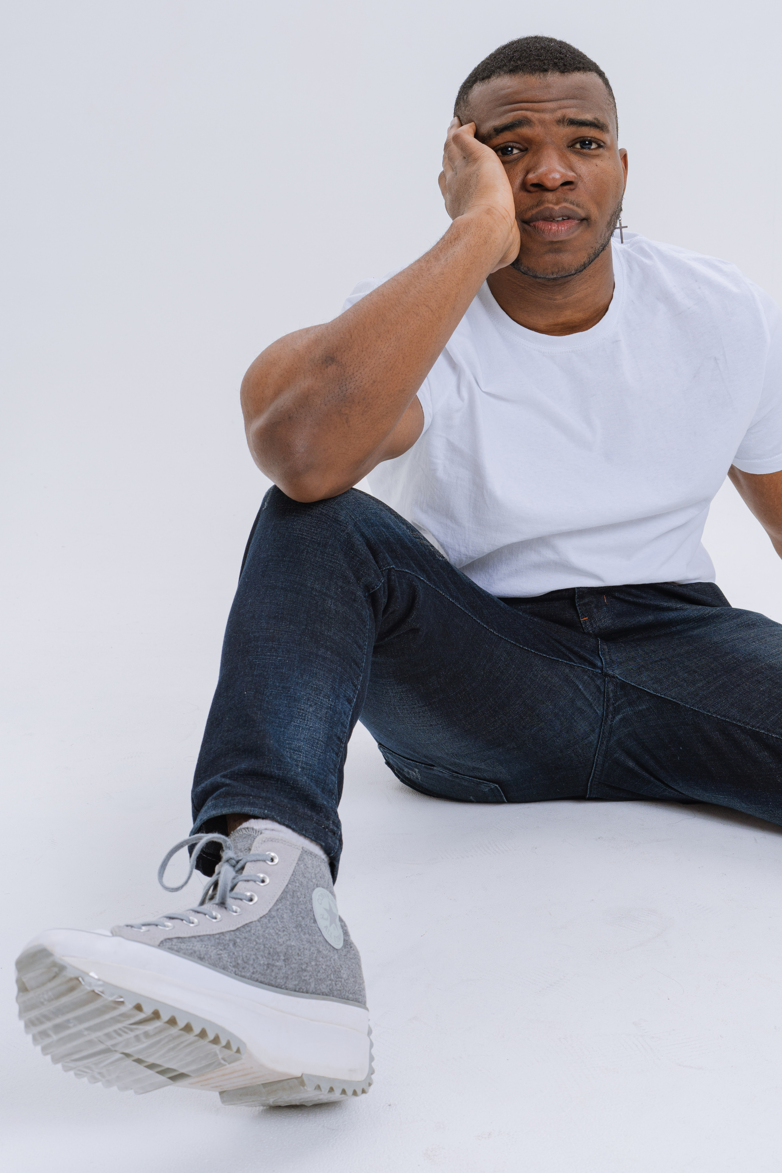 Модель для предметной съемки Нджебайи Ален Даниэль Москва | Sale Easy