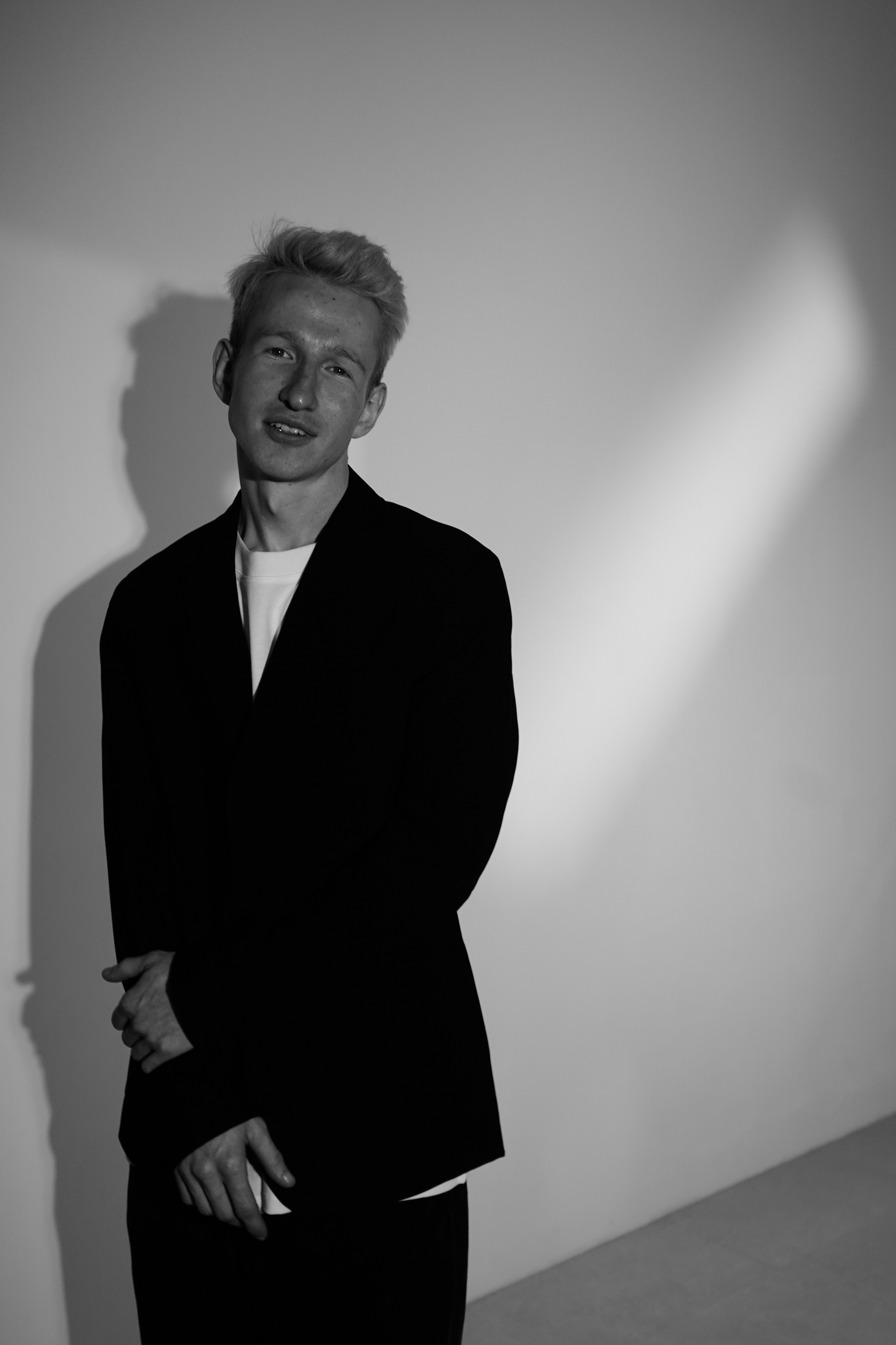 Модель для предметной съемки  Максим Б Сочи| Sale Easy