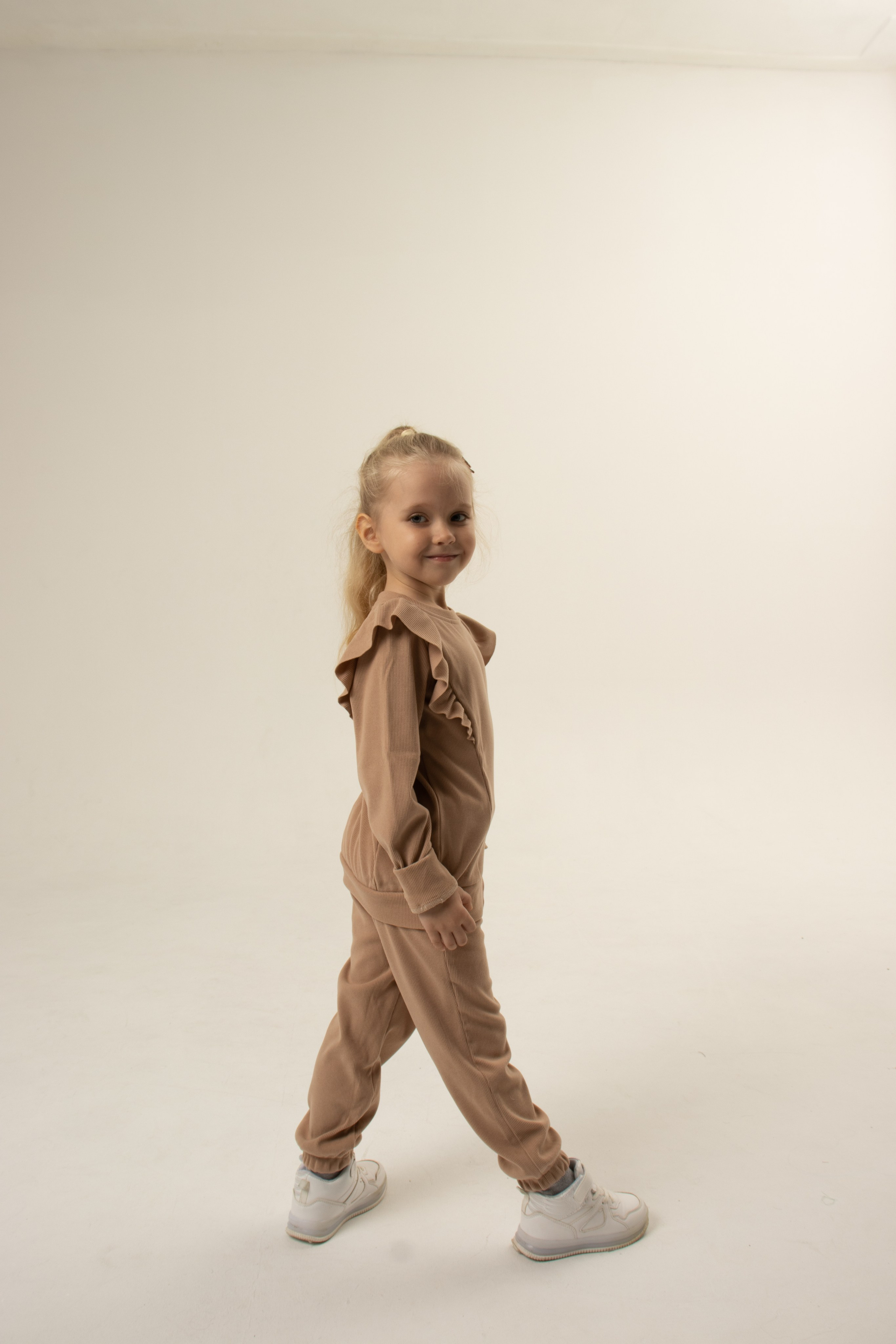 Модель для предметной съемки девочка Василиса В. С.-Пб| Sale Easy