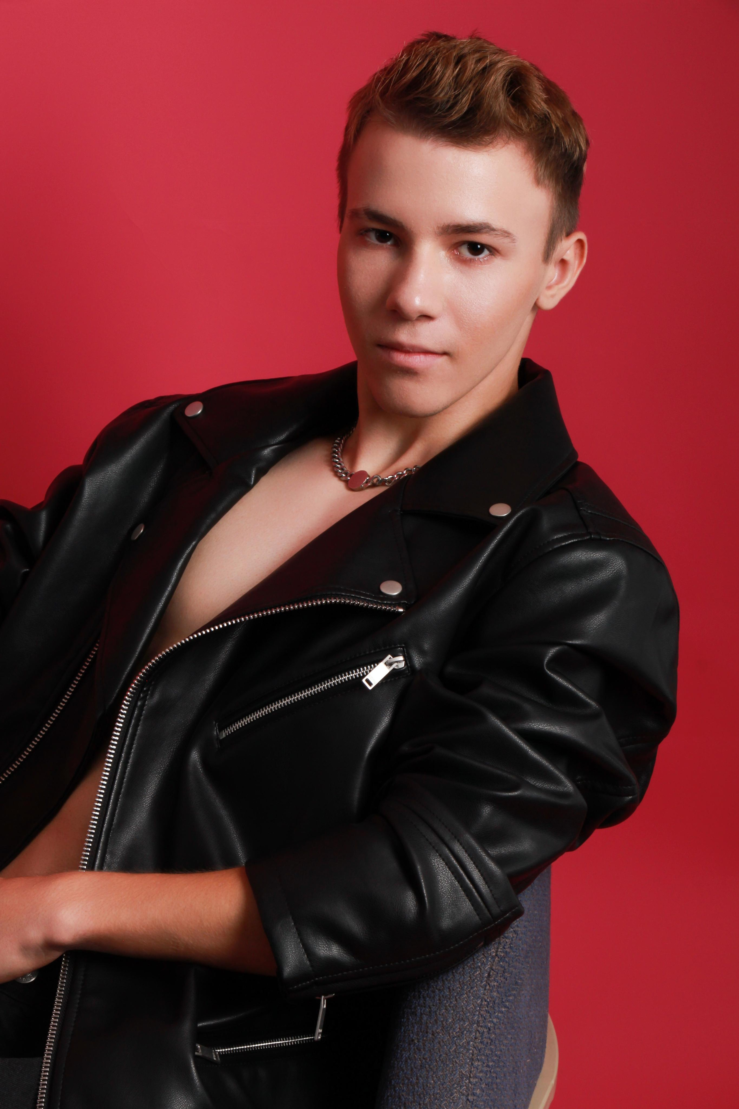 Модель для предметной съемки Руслан Б Новосибирск| Sale Easy