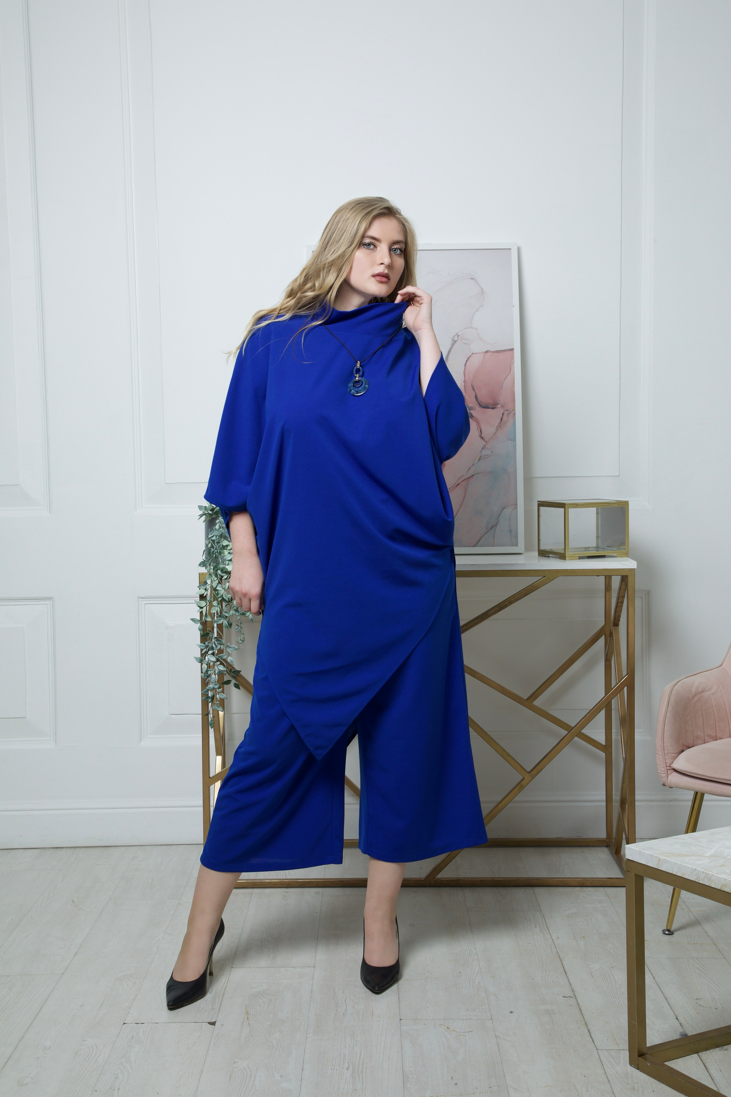 Модель plus size для предметной съемки Илона Москва | Sale Easy