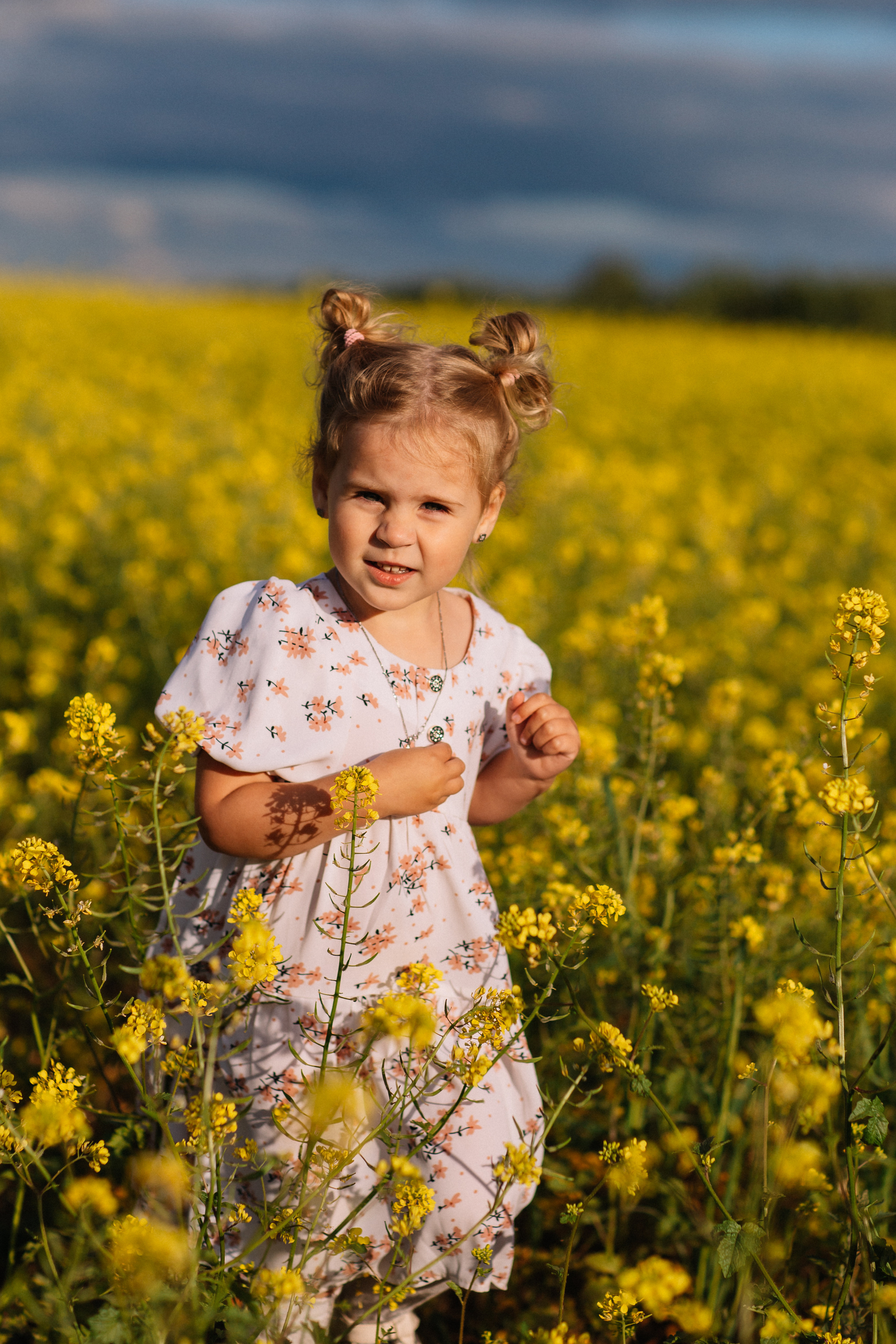 Модель девочка для предметной съемки Мирослава Казань| Sale Easy