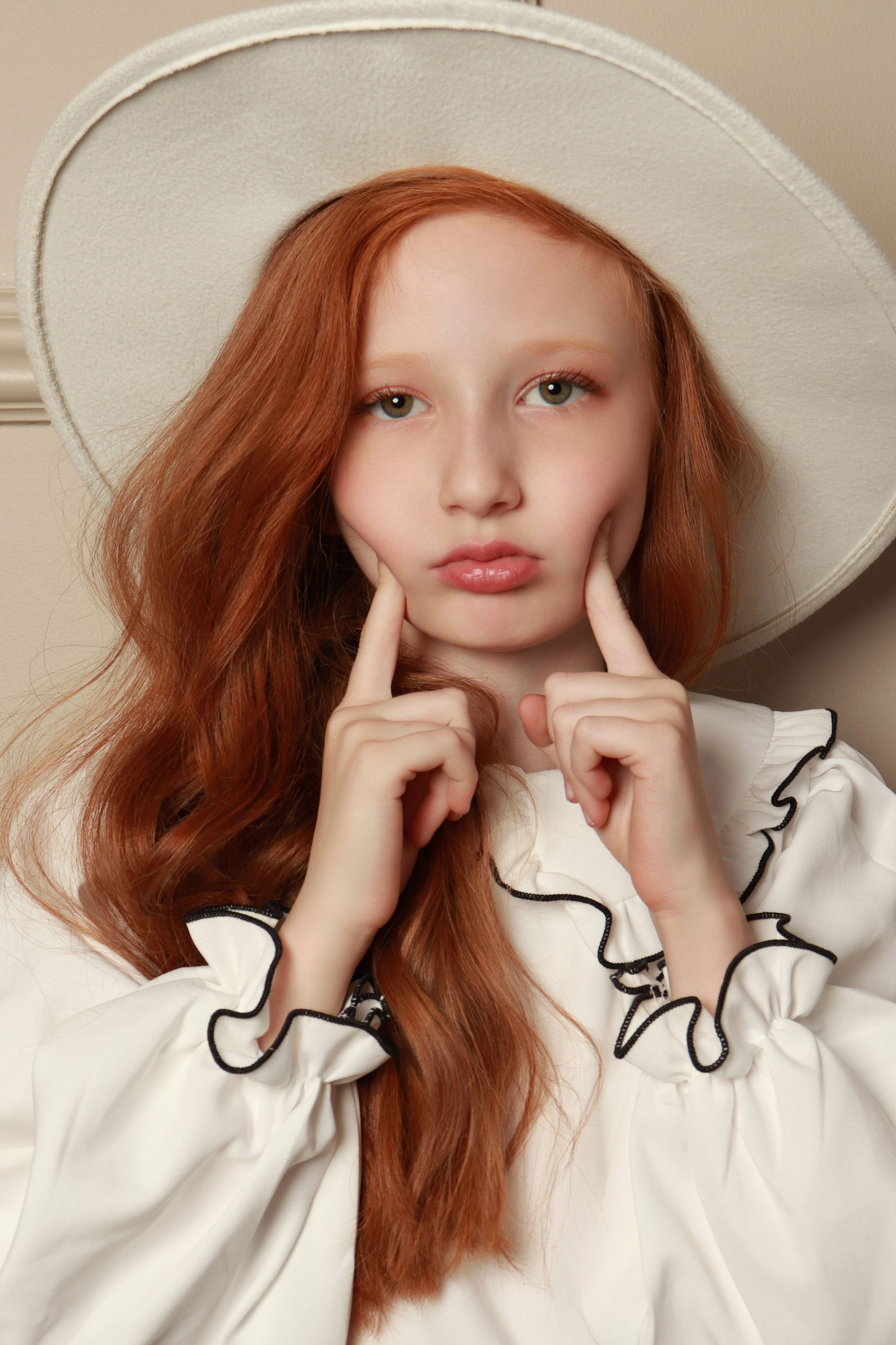 Модель девочка для предметной съемки Мия А Казань| Sale Easy