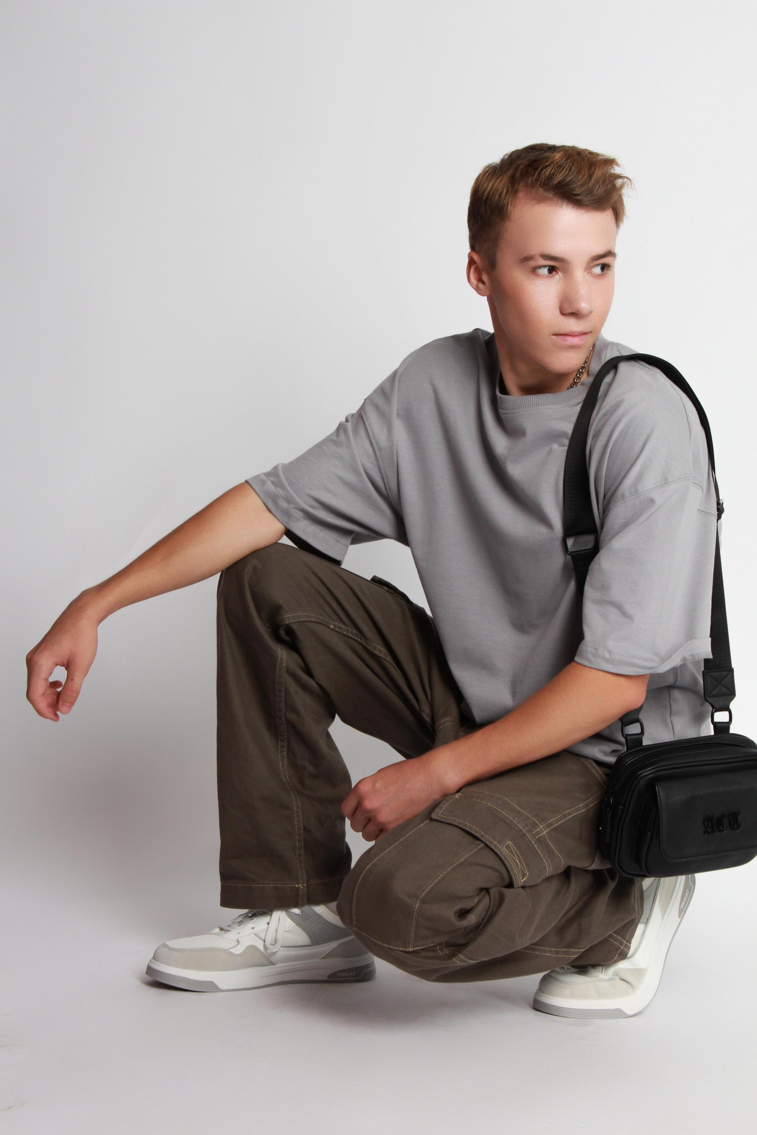 Модель для предметной съемки Руслан Б Новосибирск| Sale Easy