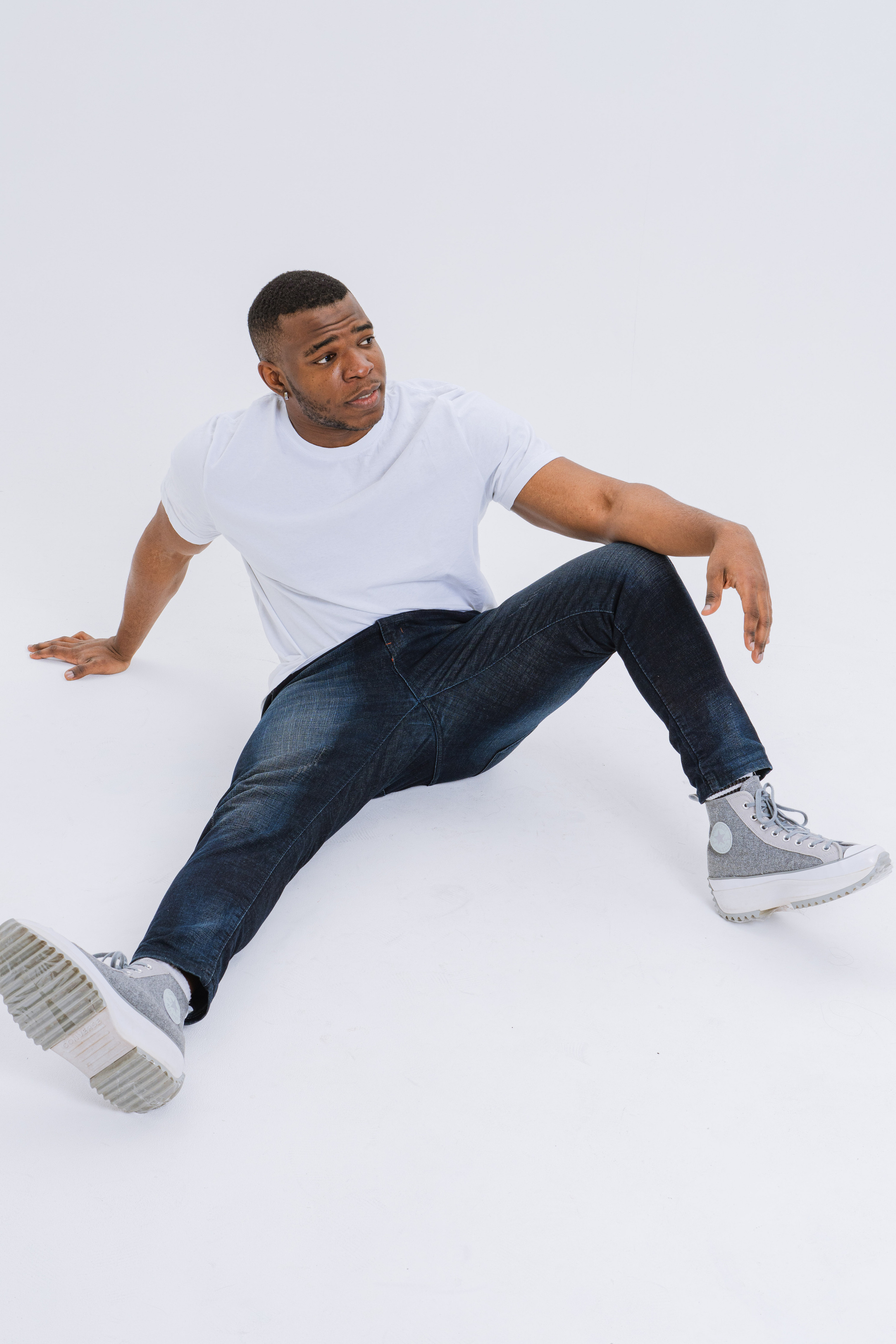 Модель для предметной съемки Нджебайи Ален Даниэль Москва | Sale Easy