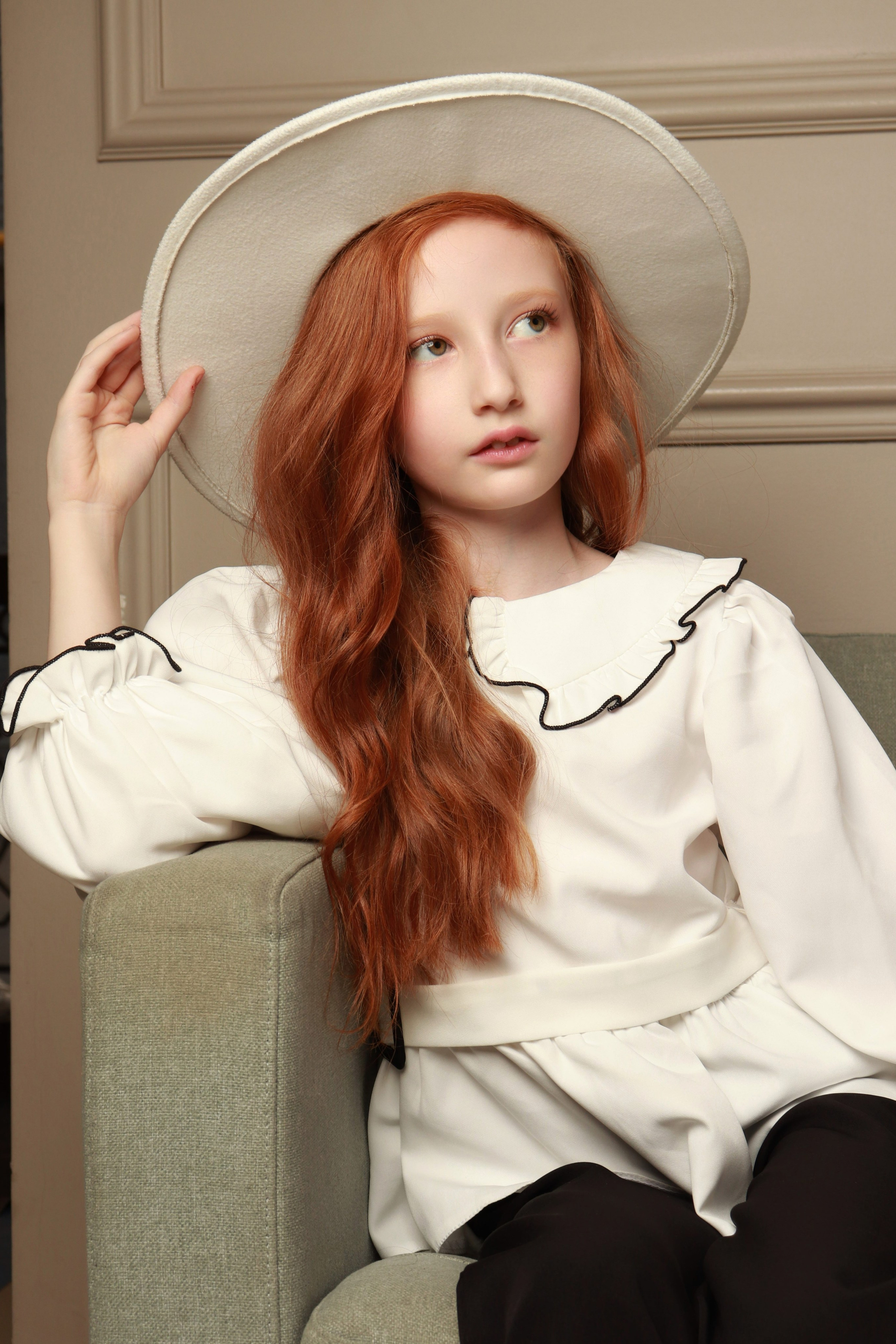 Модель девочка для предметной съемки Мия А Казань| Sale Easy