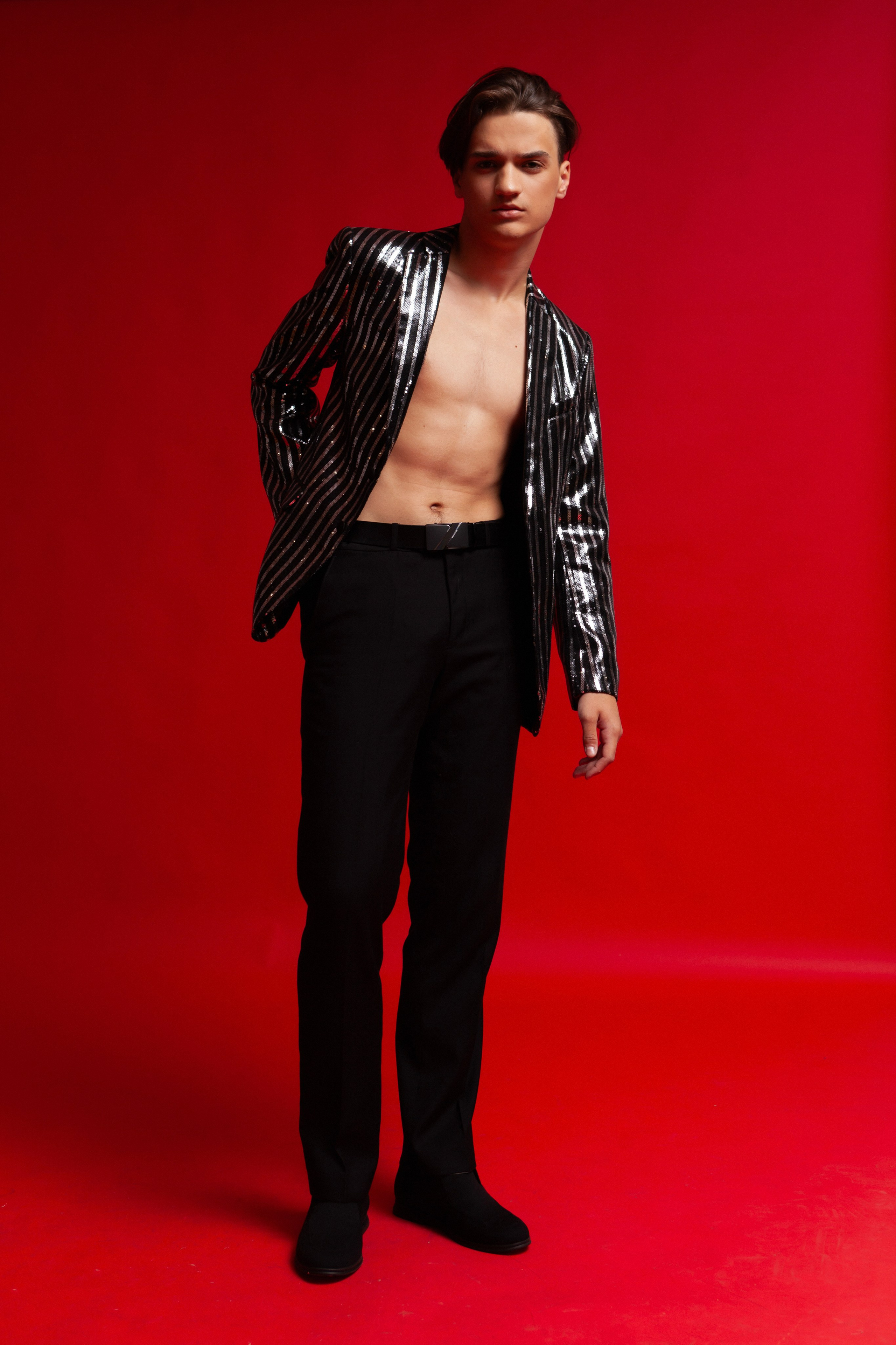 Модель для предметной съемки Александр Л. Красноярск| Sale Easy