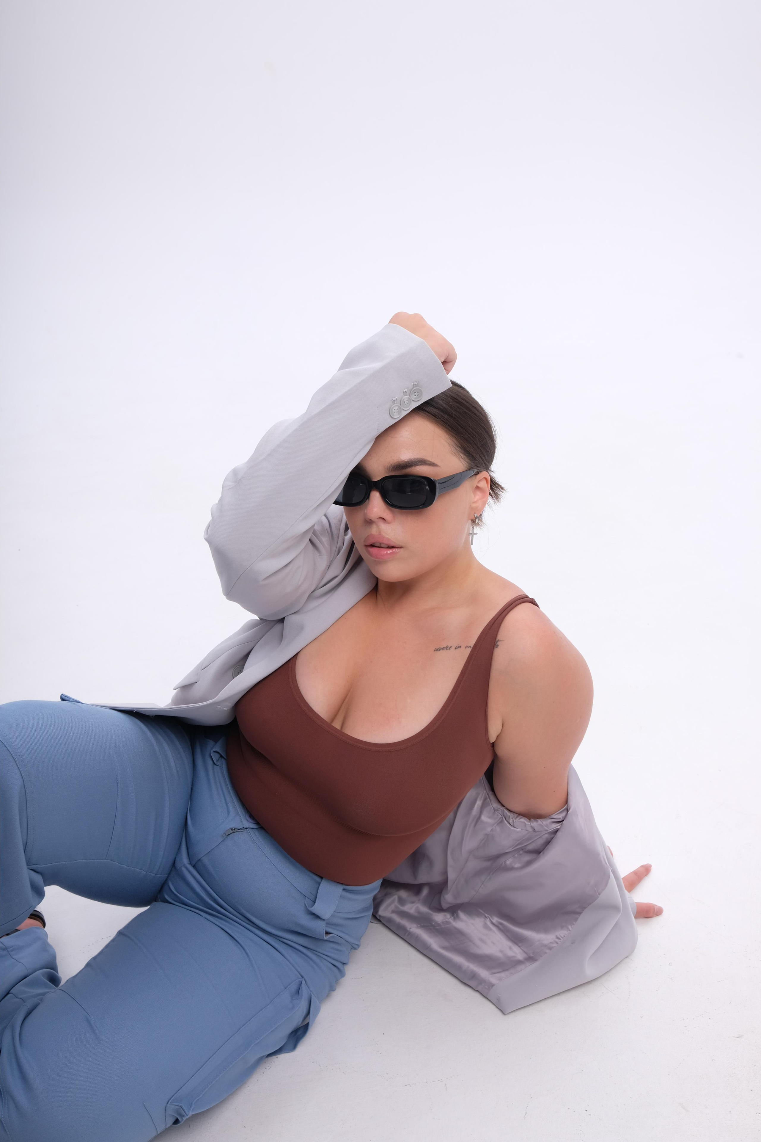 Модель plus size для предметной съемки Полина С-Петербург | Sale Easy