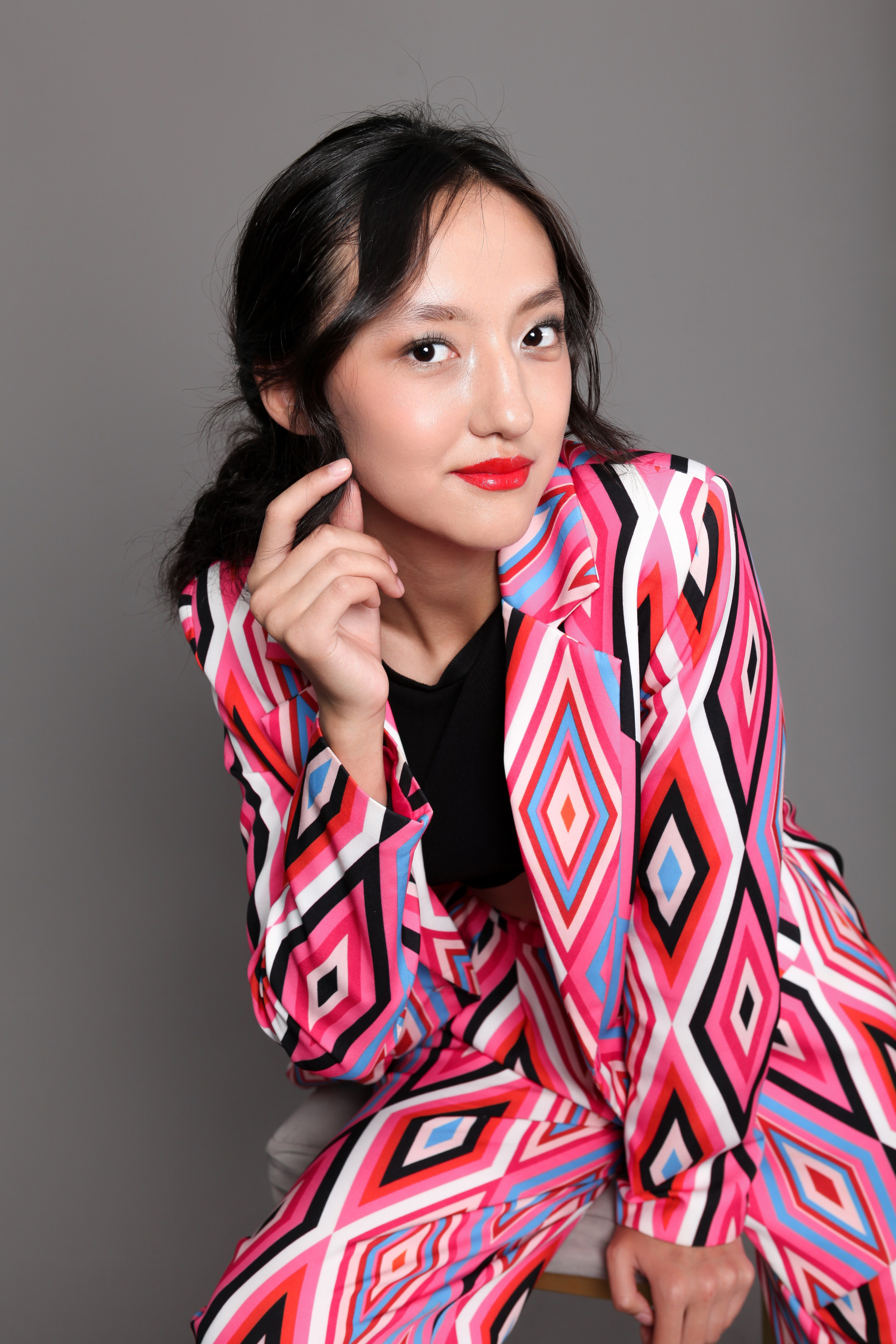 Модель для предметной съемки Камила Новосибирск| Sale Easy