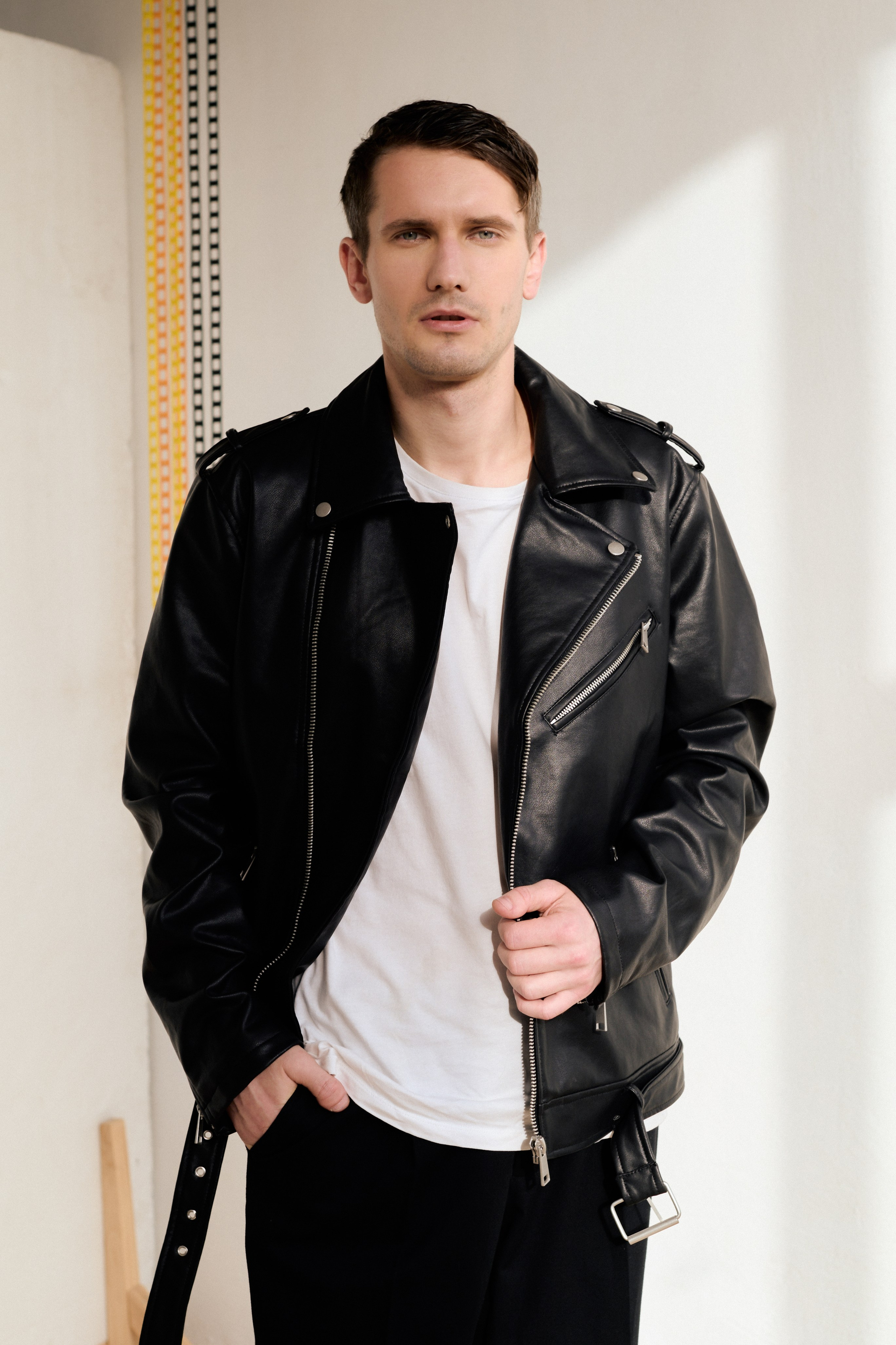 Модель для предметной съемки Евгений id 29 027 С.-Пб| Sale Easy