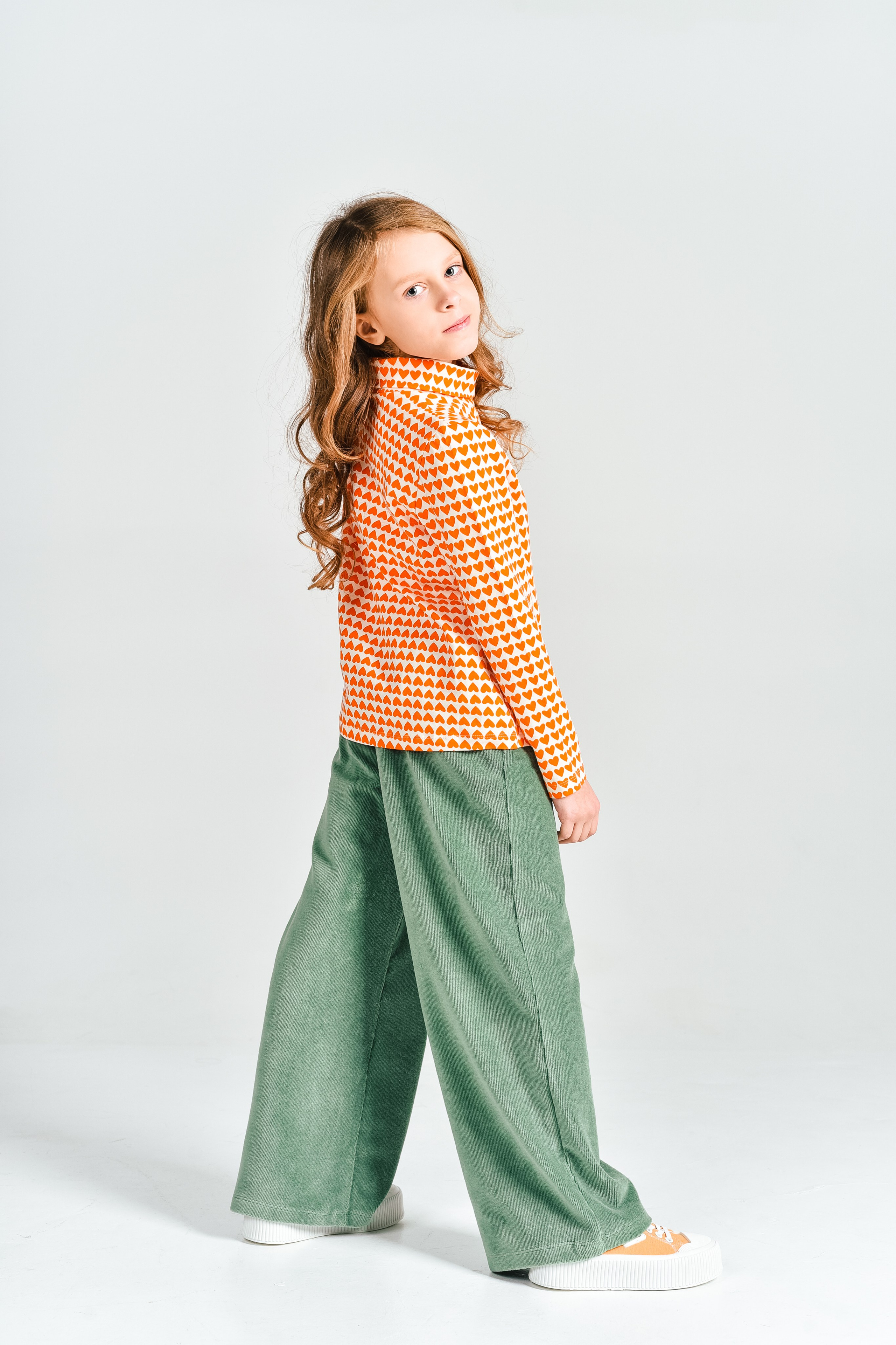 Модель девочка Дарья Ф. для предметной съемки. Новосибирск|Sale Eas