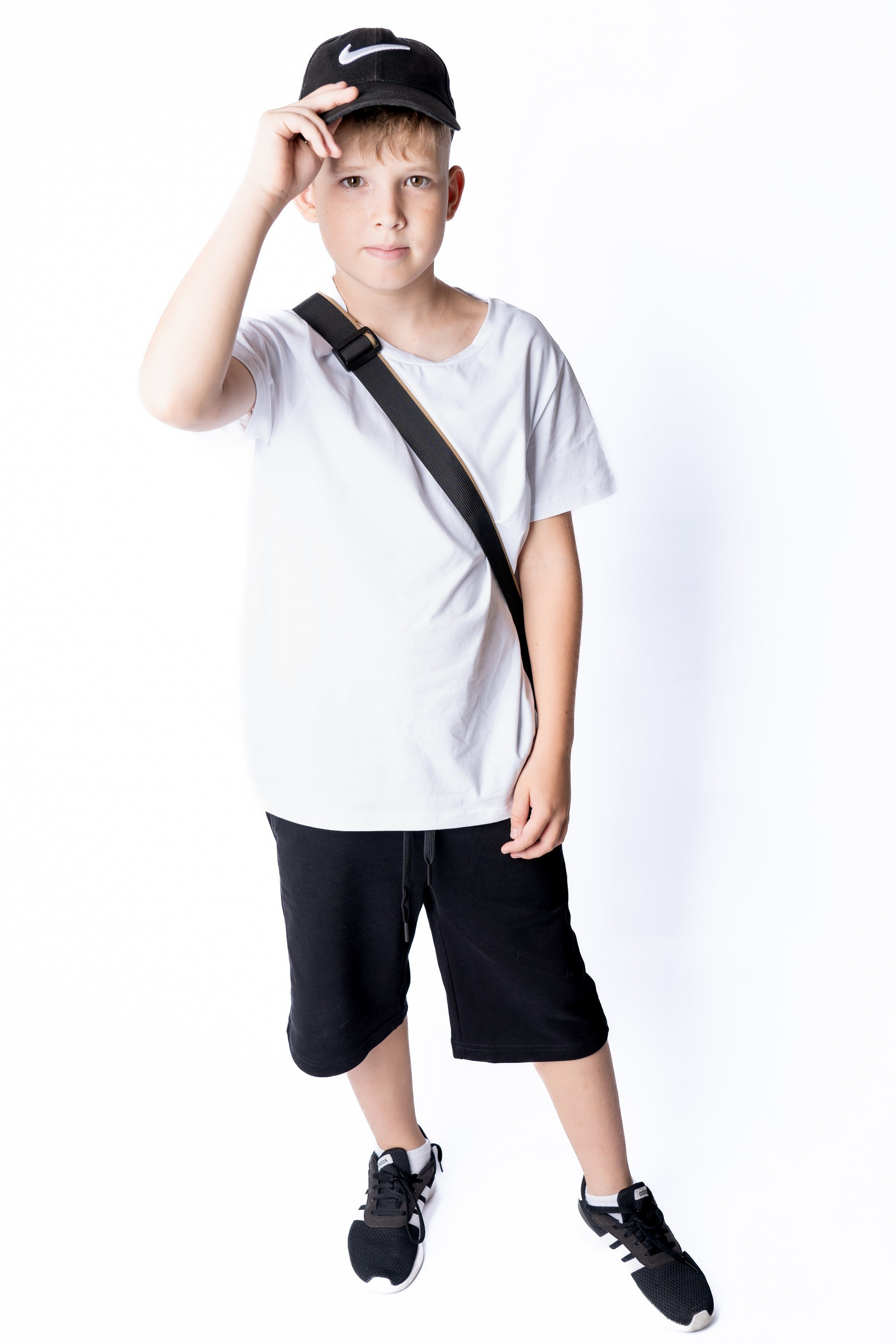 Модель Данис для предметной съемки  в Сочи| Sale Easy