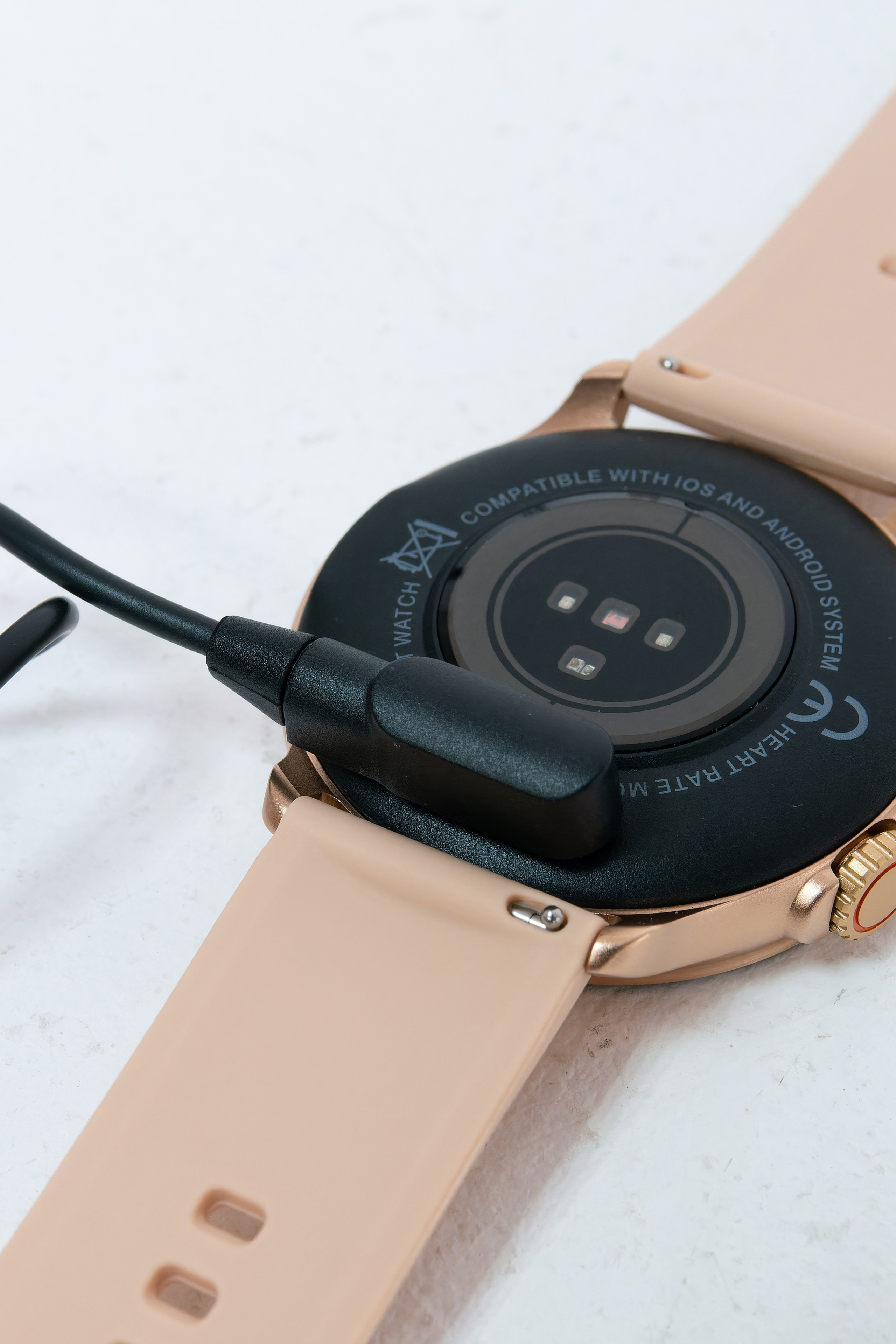 Точная предметная съемка техники для создания фотографий, подчеркивающих конкурентные преимущества.