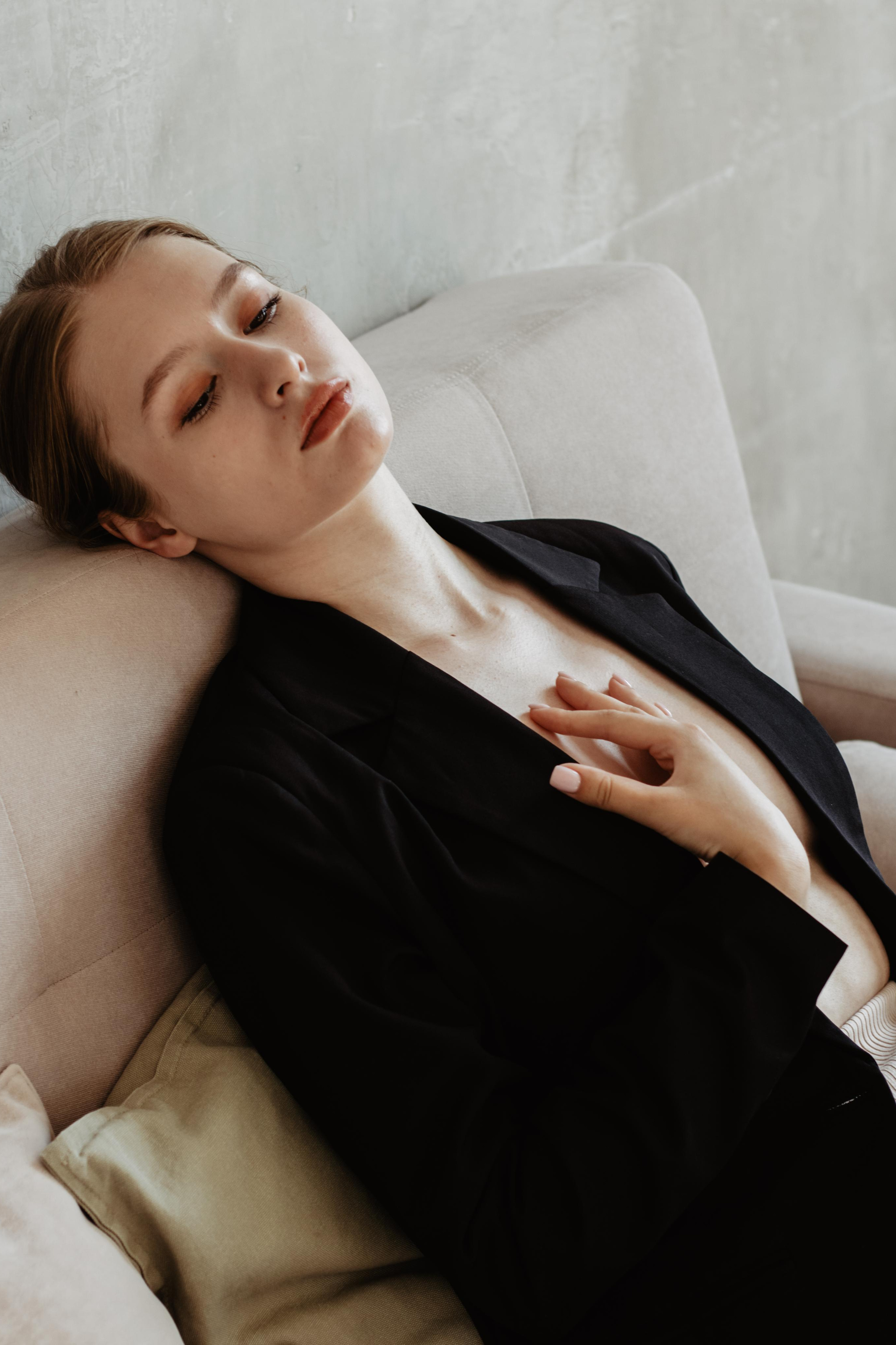 Модель для предметной съемки Надежда Б Новосибирск| Sale Easy