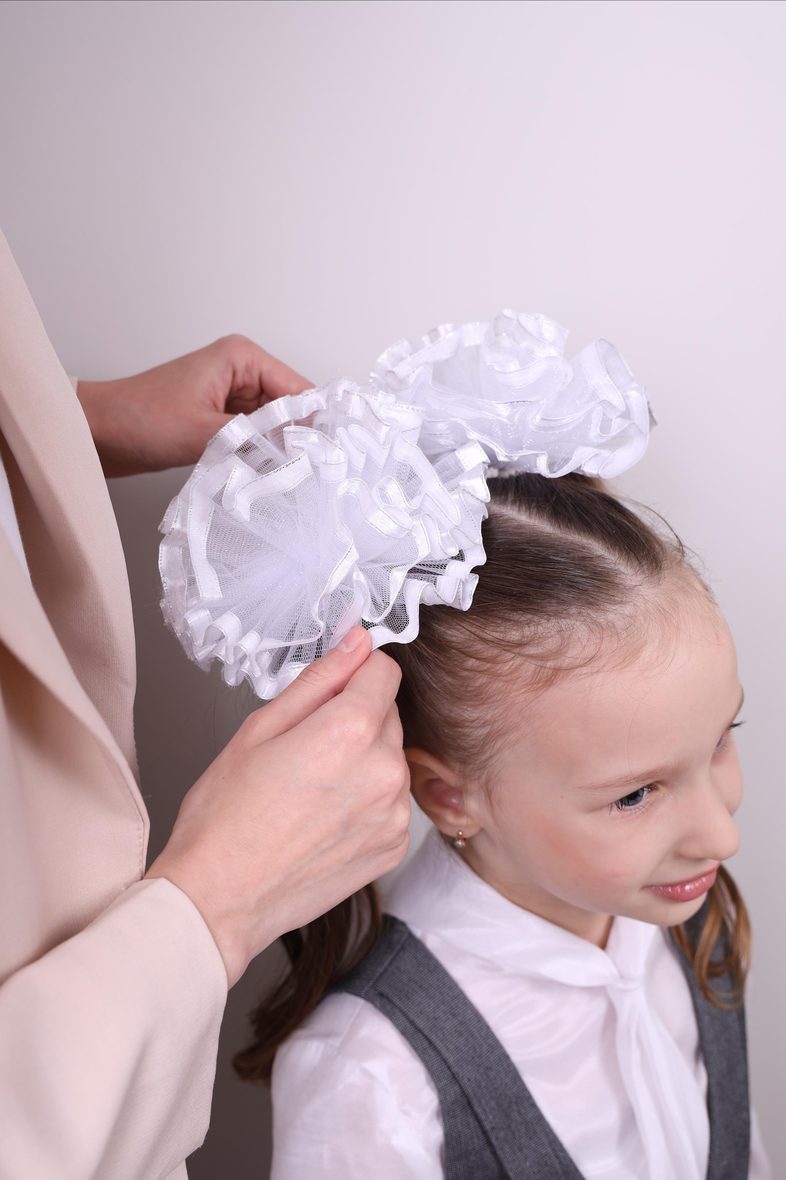 Эстетичная фотосъемка бантов с акцентом на текстуры и цвета