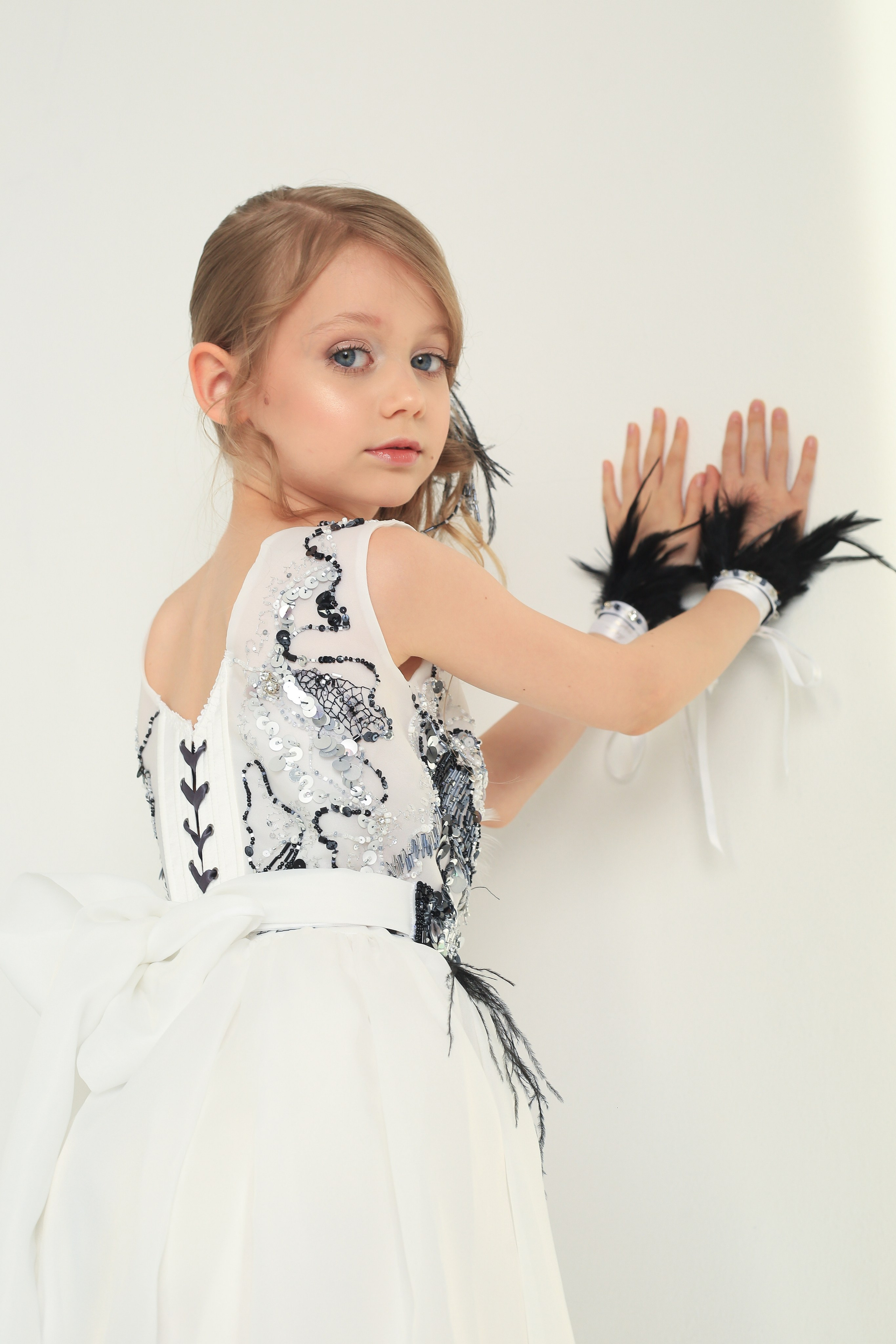 Модель девочка для предметной съемки Лаура А Казань| Sale Easy