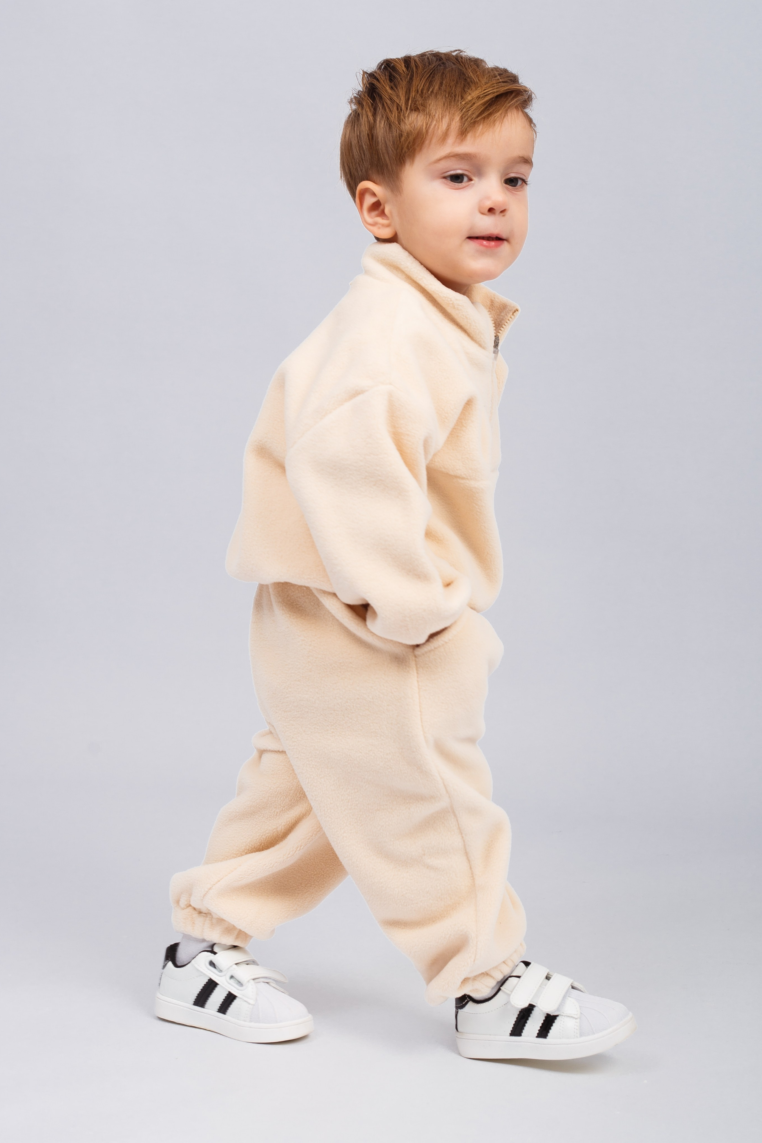 Модель для предметной съемки мальчик Радэль Казань| Sale Easy