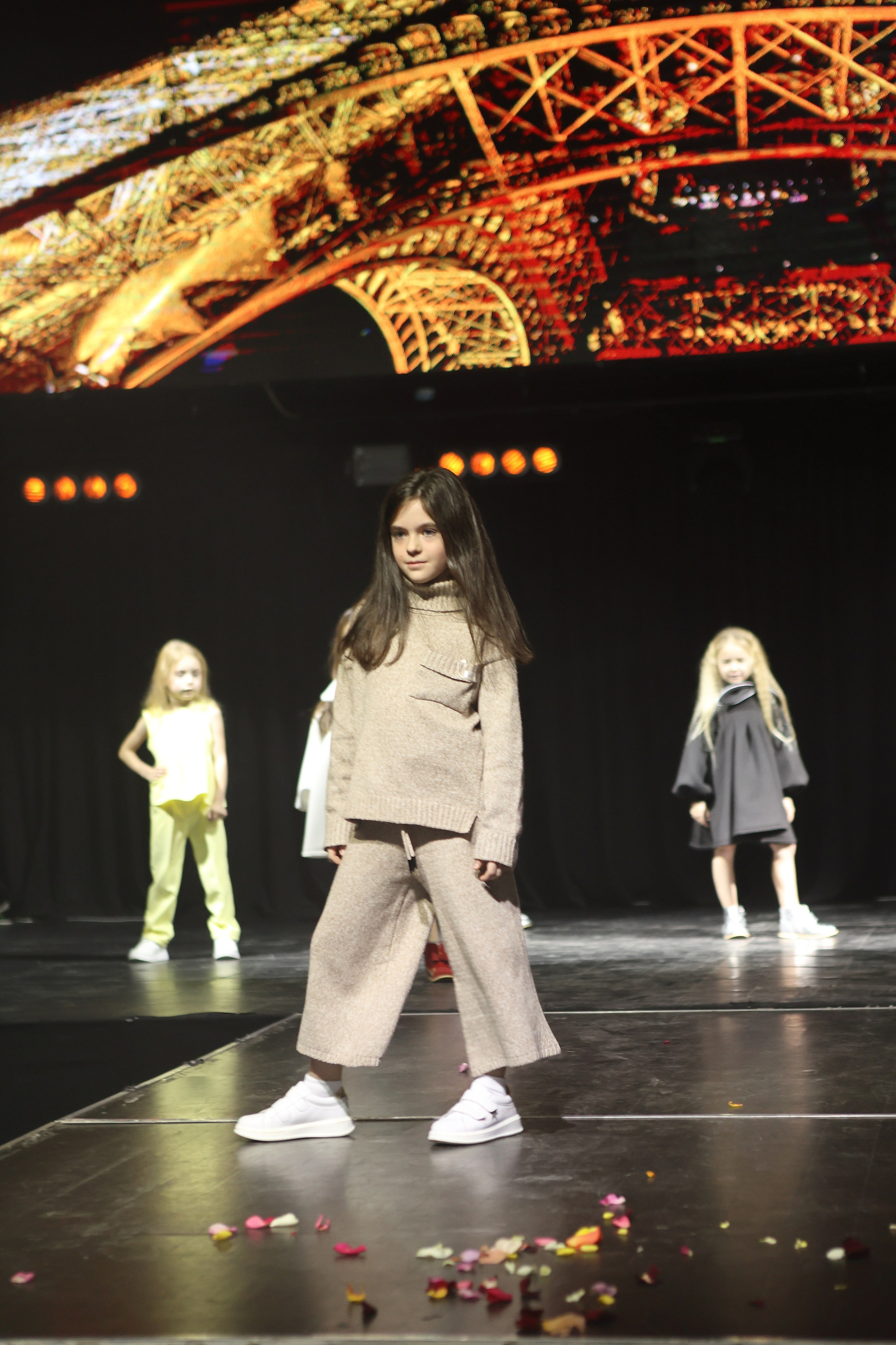 Модель для предметной съемки Виктория М. Н.Н.| Sale Easy