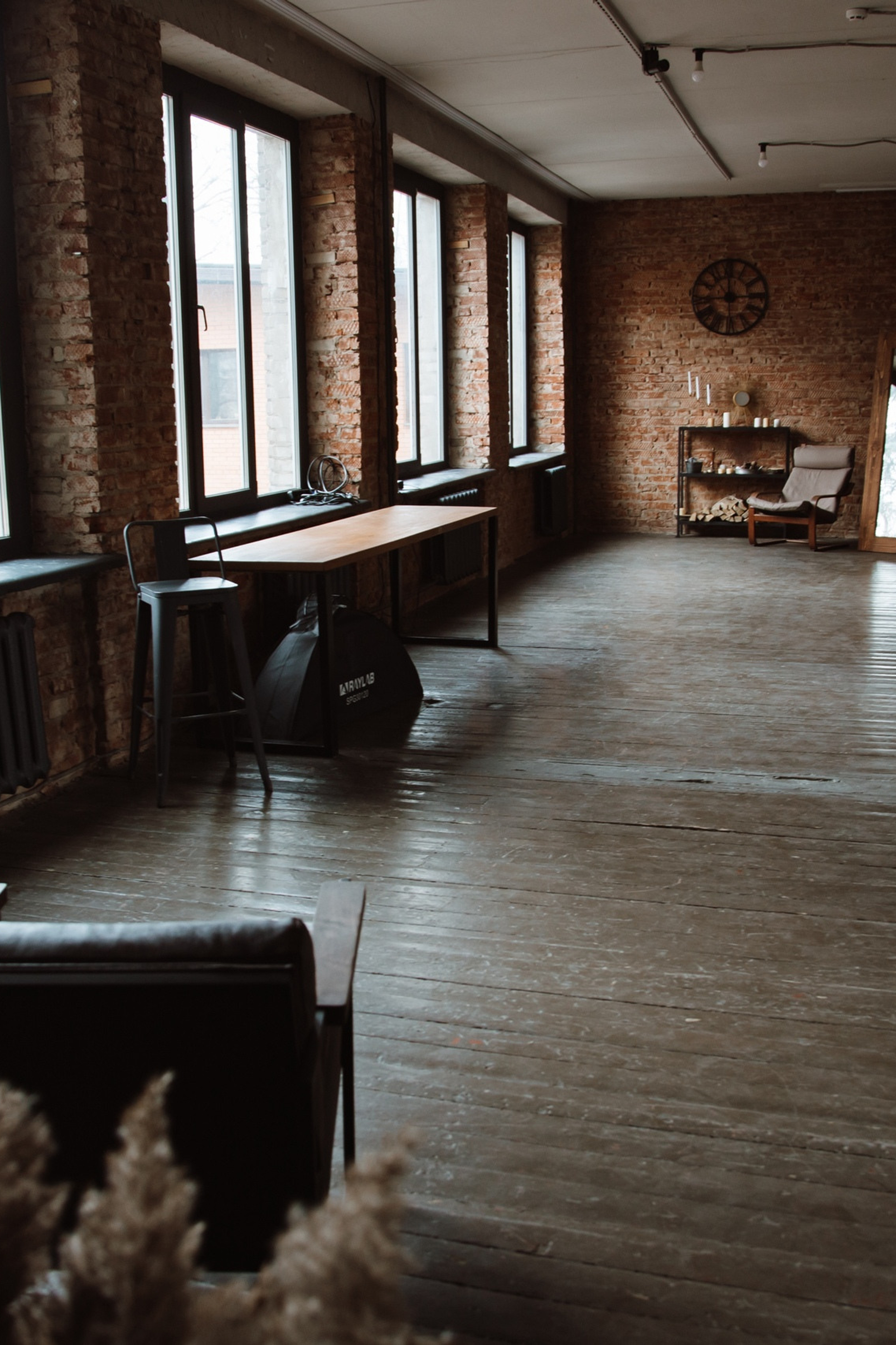 Студия DEPO art studio зал DARK для предметной съемки Пушкино