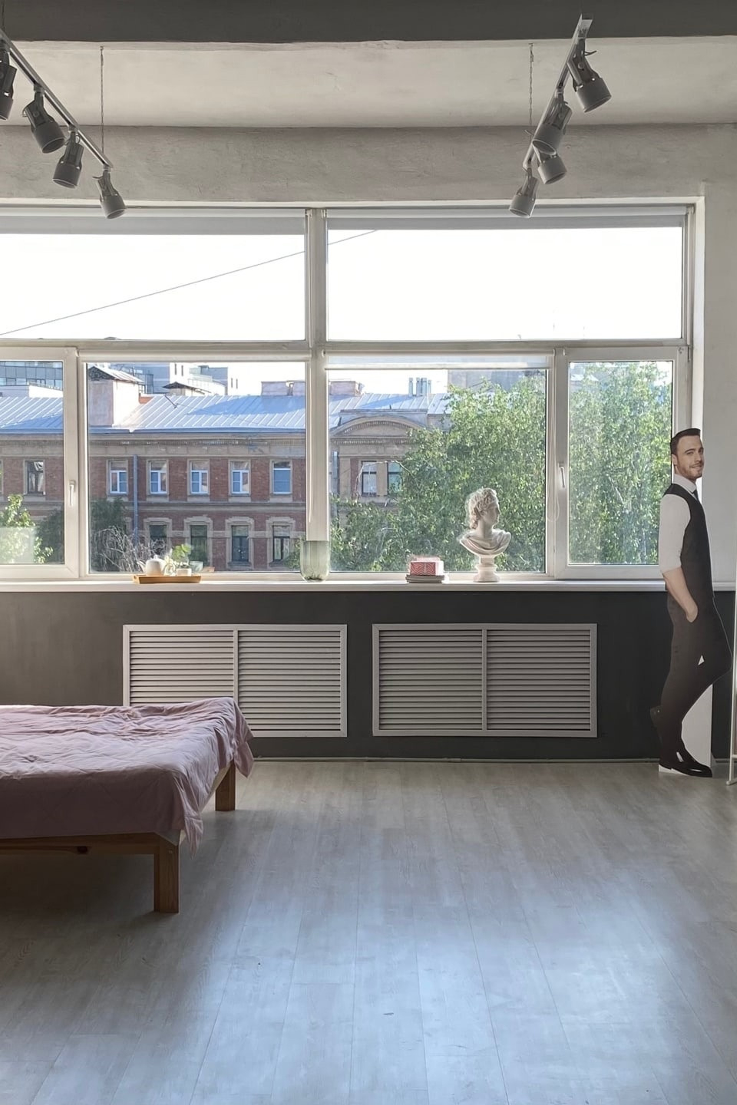 Студия VISUAL STUDIO — зал Визуал для предм. съемки С.-Пб|Sale Easy