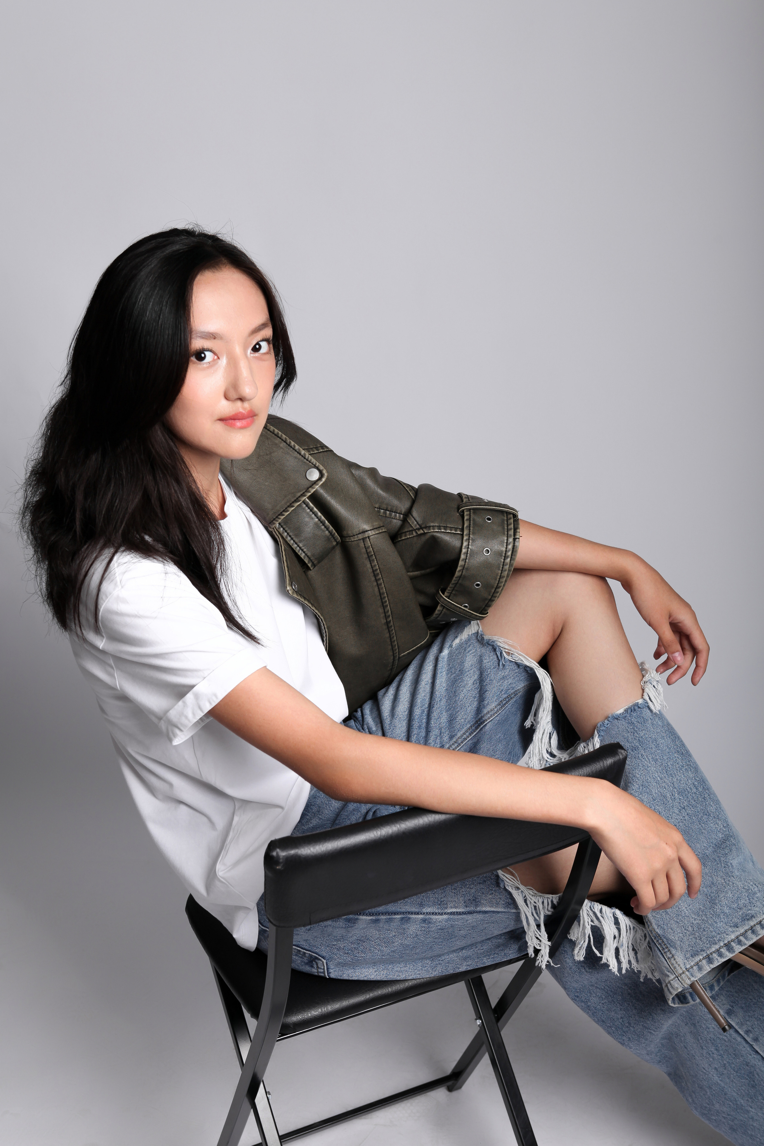 Модель для предметной съемки Камила Новосибирск| Sale Easy