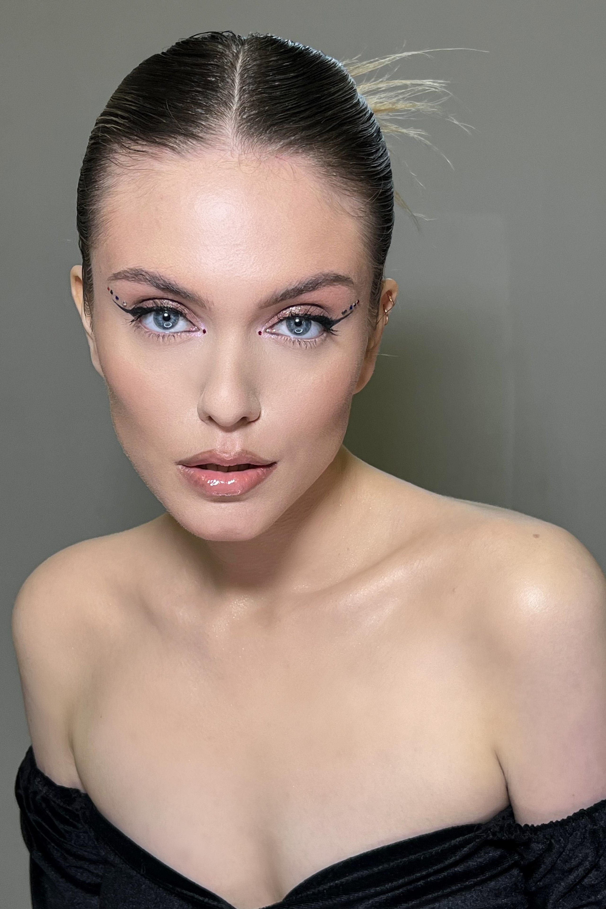 Модель для предметной съемки Эвелина С-Петербург | Sale Easy