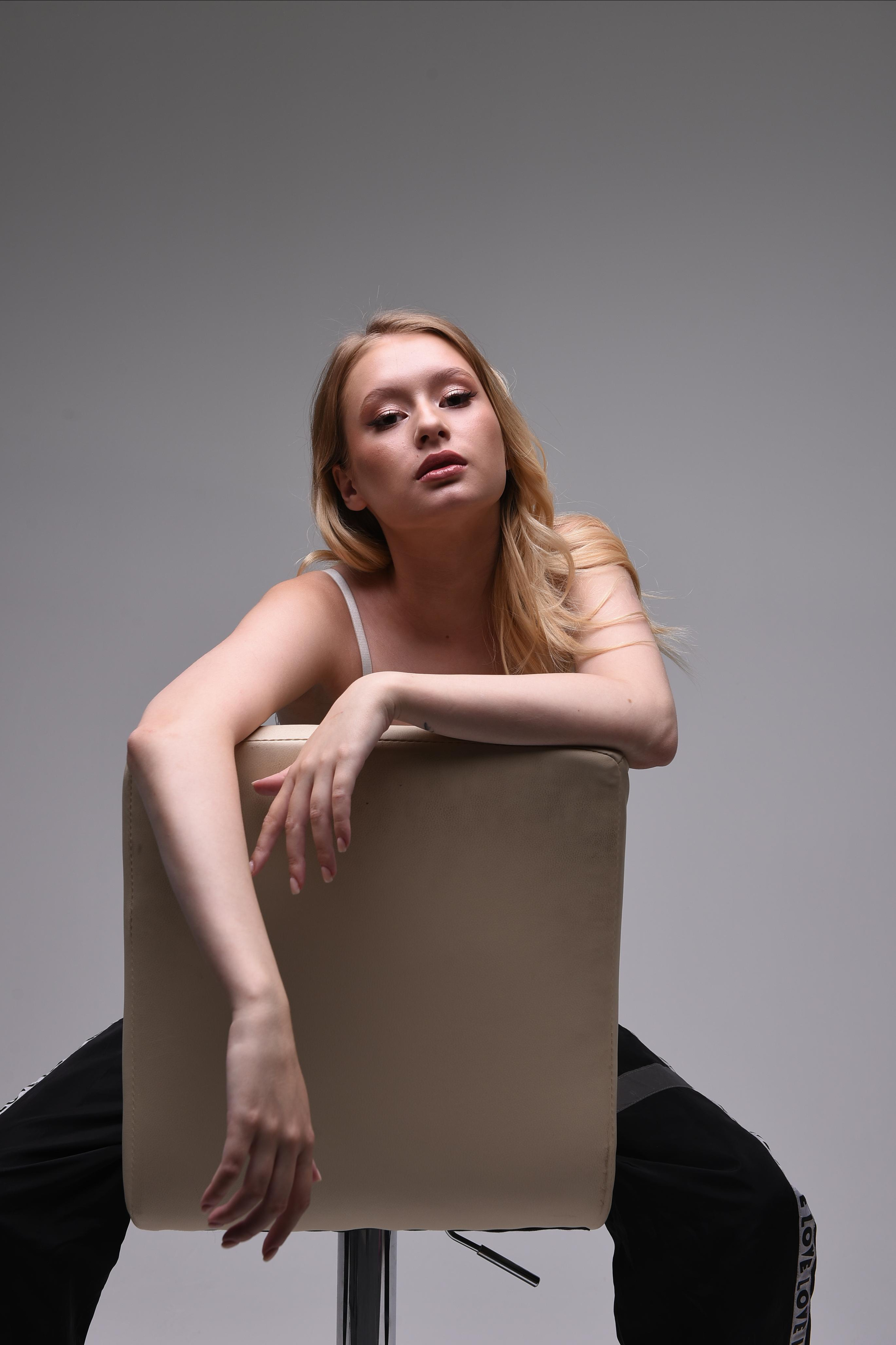 Модель для предметной съемки Надежда Б Новосибирск| Sale Easy